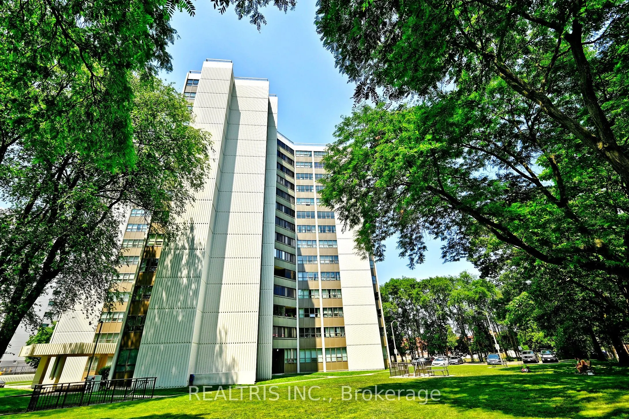 2323 Confederation Parkway #807