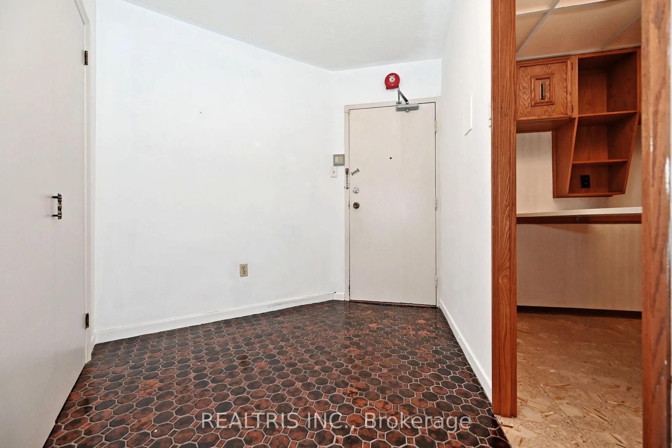 2323 Confederation Parkway #807