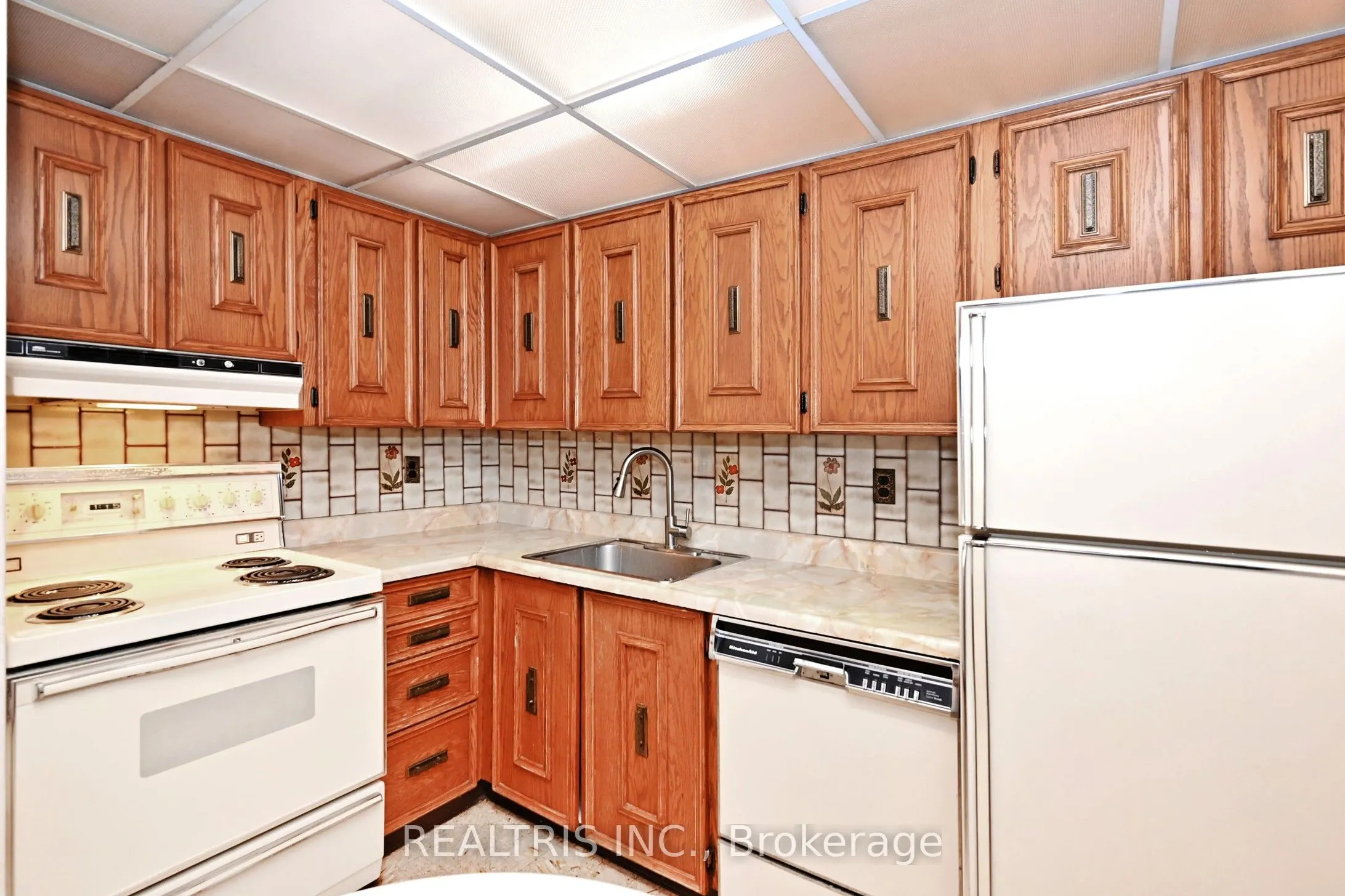 2323 Confederation Parkway #807