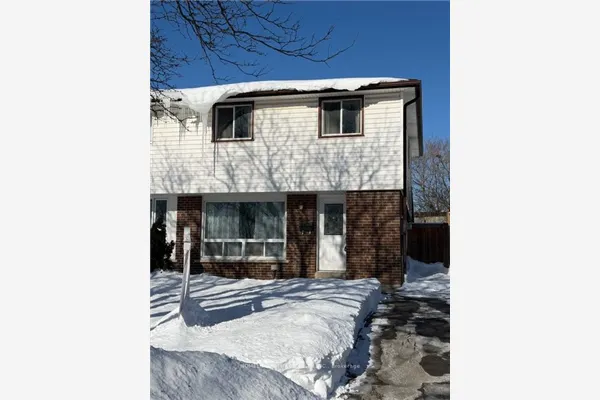 718 Eaglemount Crescent