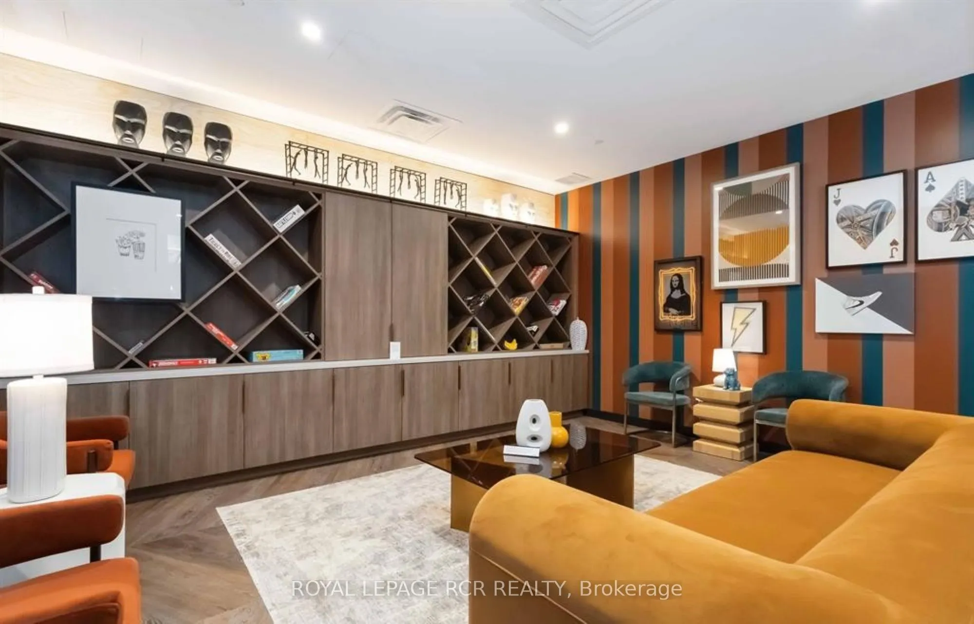 689 The Queensway #321