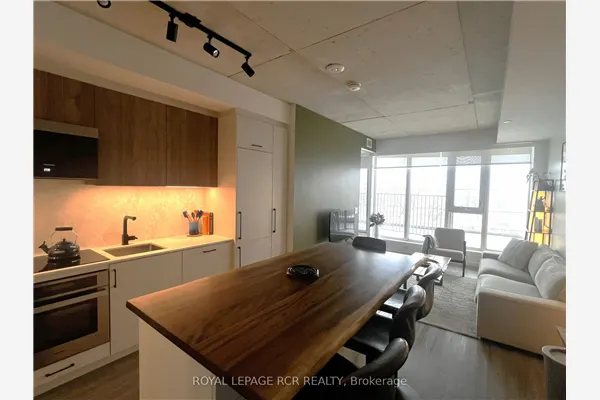 689 The Queensway #321