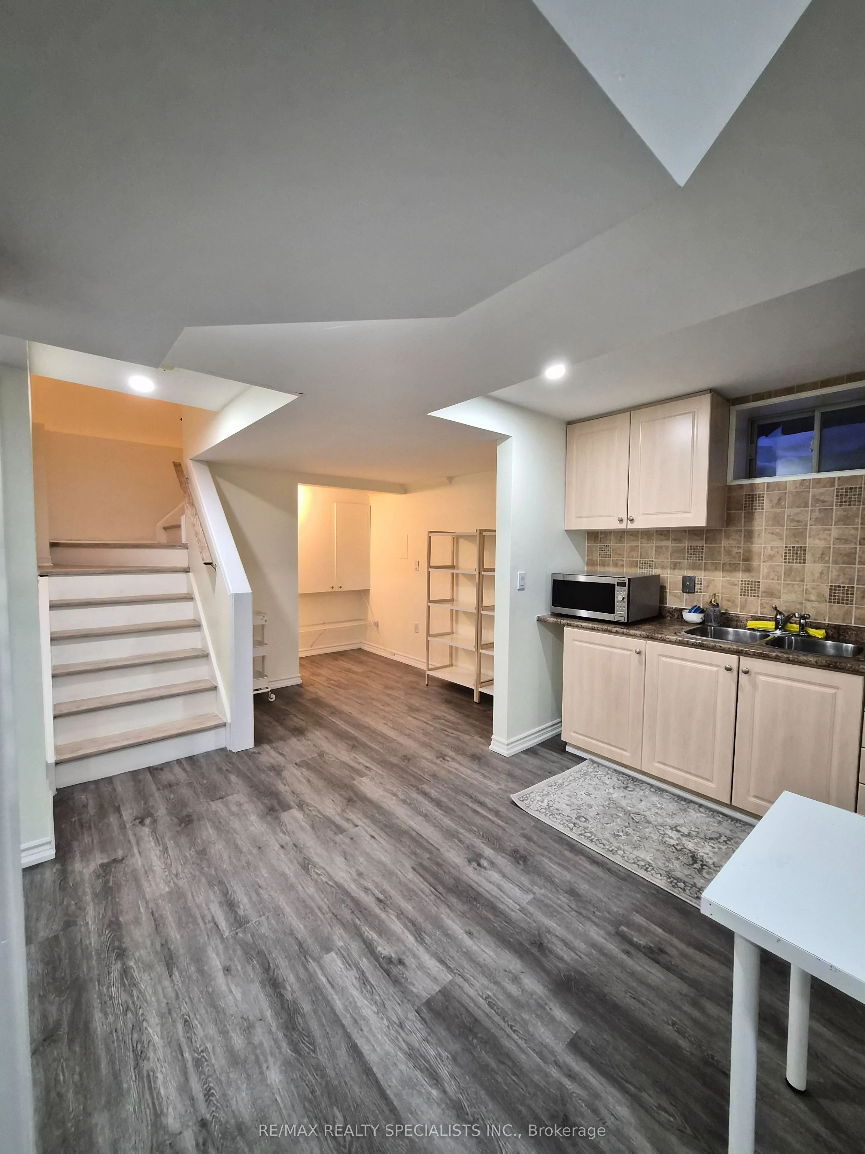 57 Fairview Road W
