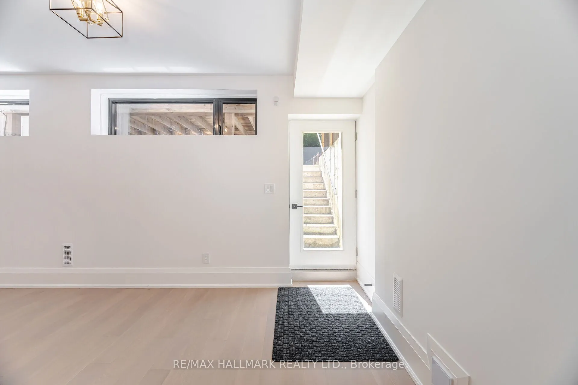 78 South Kingsway