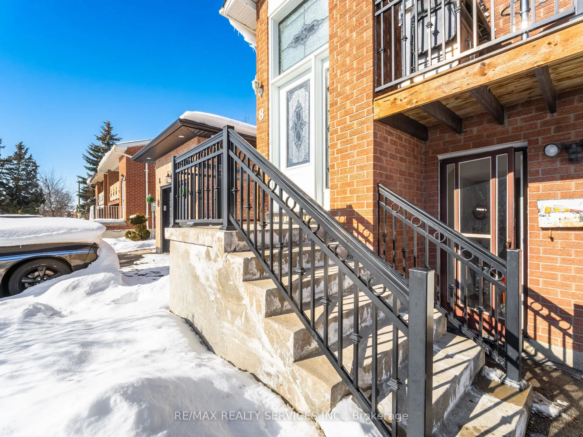 8 Deerpark Crescent