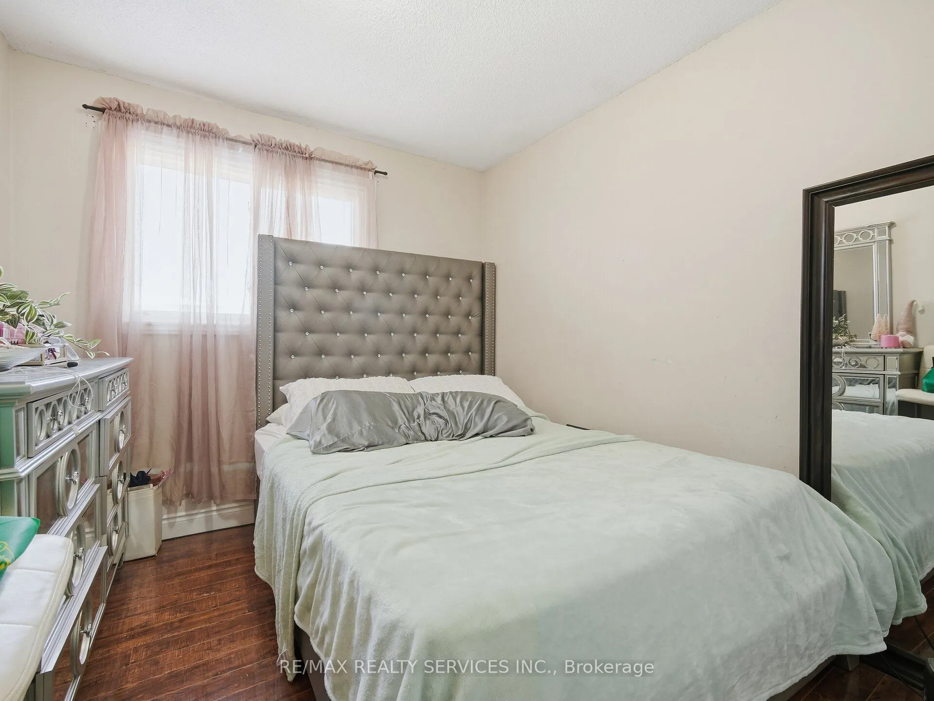 8 Deerpark Crescent
