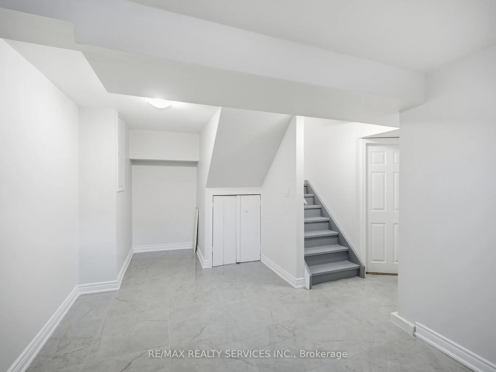 8 Deerpark Crescent