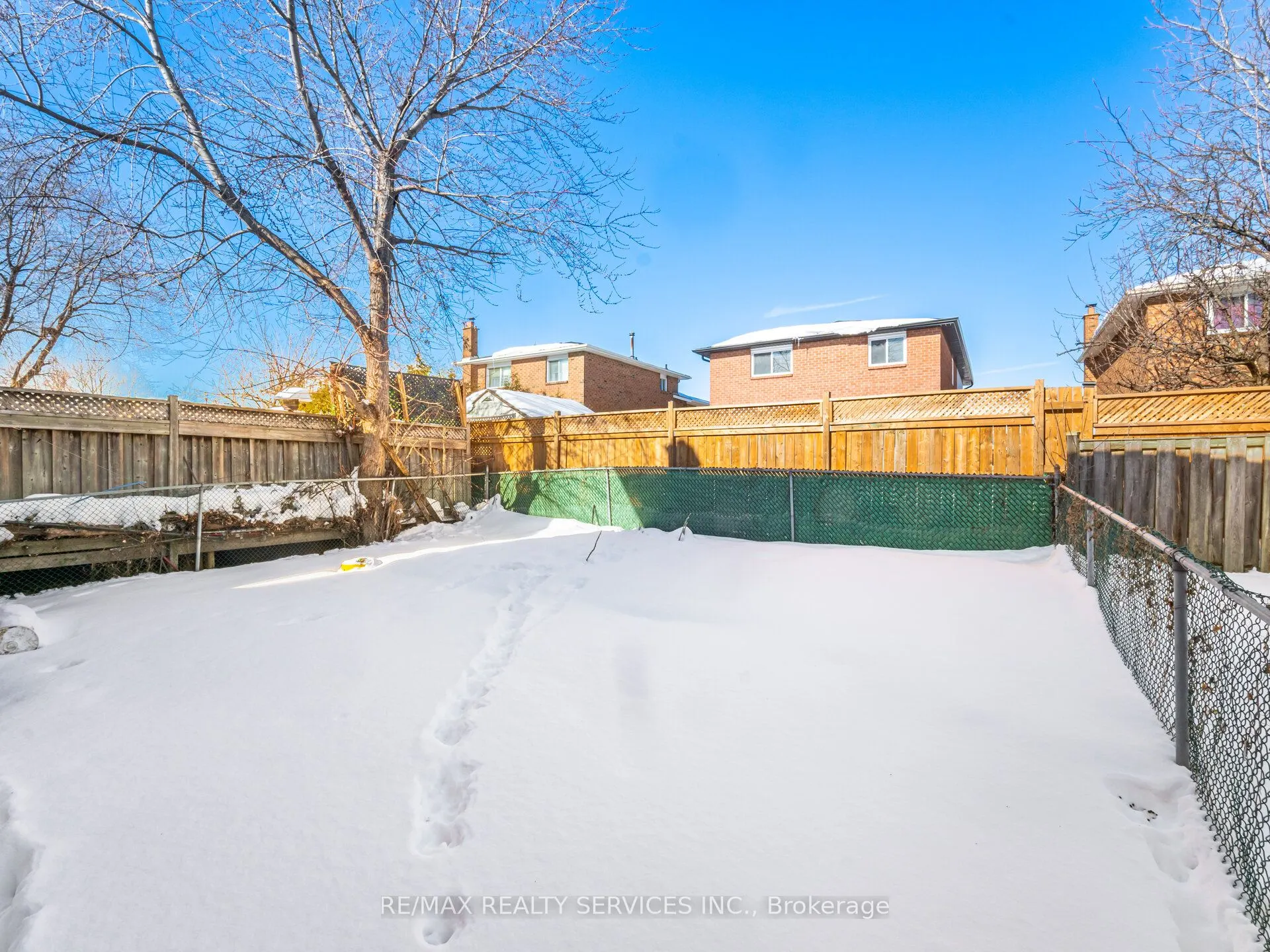 8 Deerpark Crescent