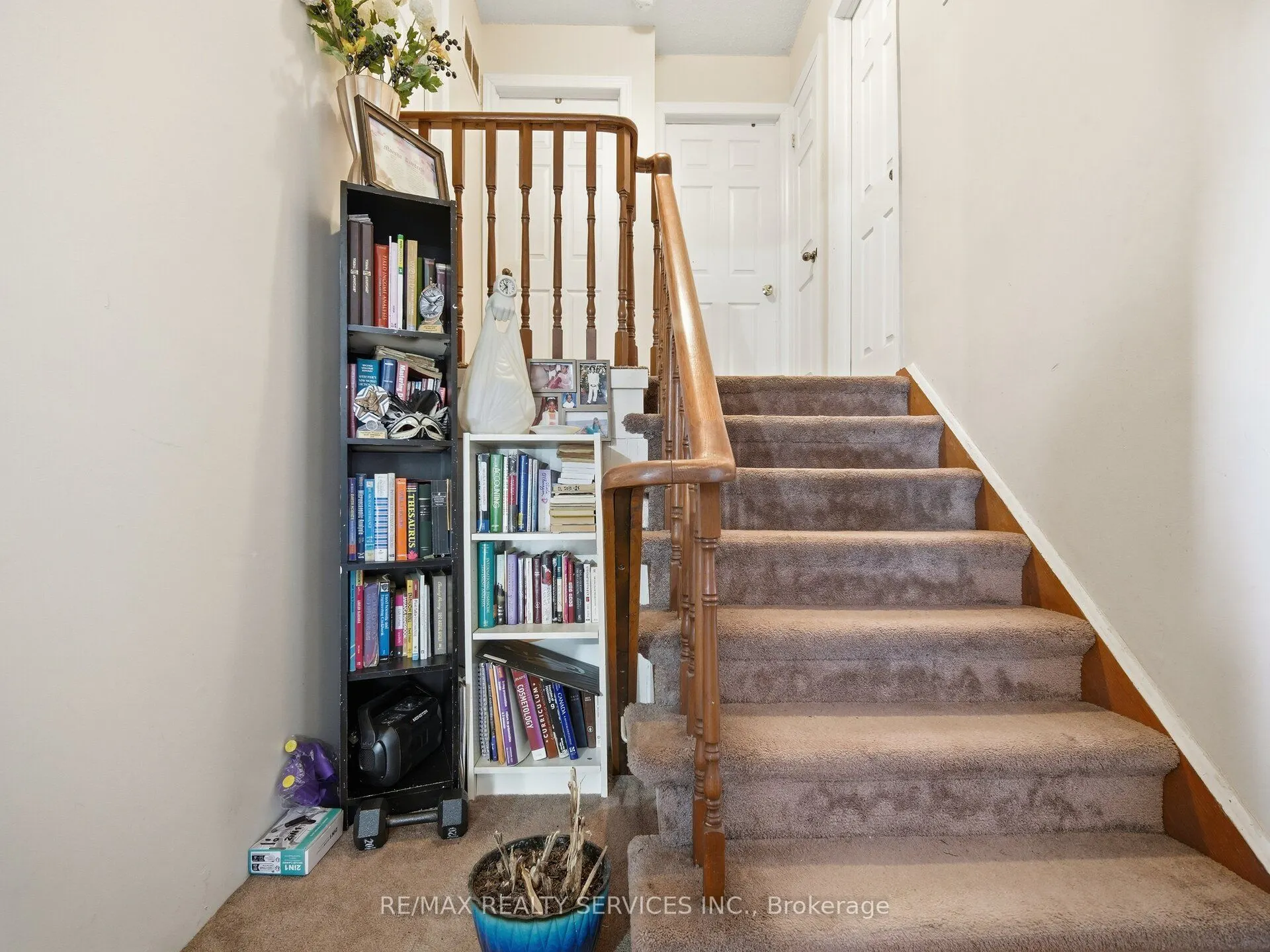 8 Deerpark Crescent