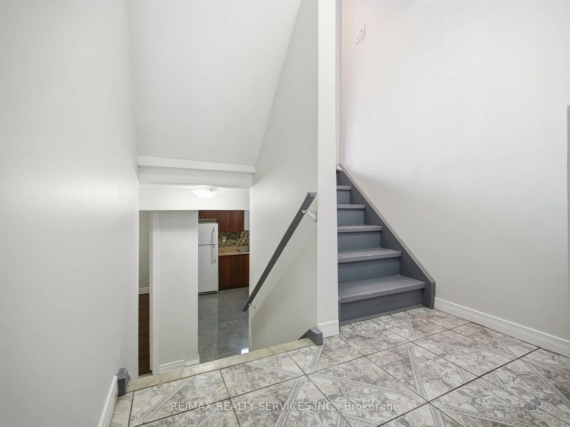 8 Deerpark Crescent