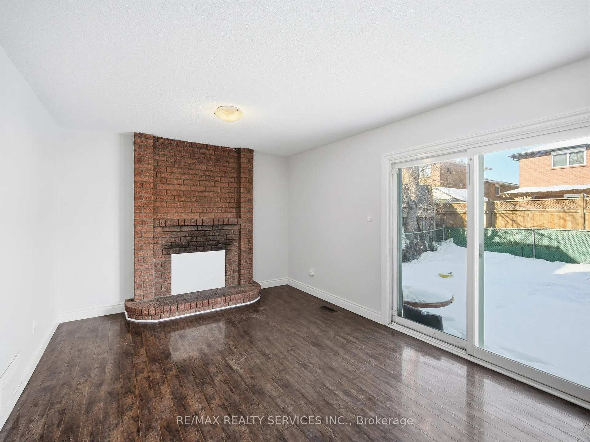 8 Deerpark Crescent