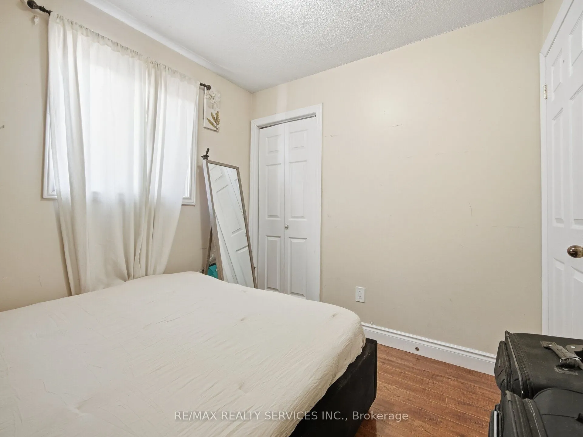 8 Deerpark Crescent