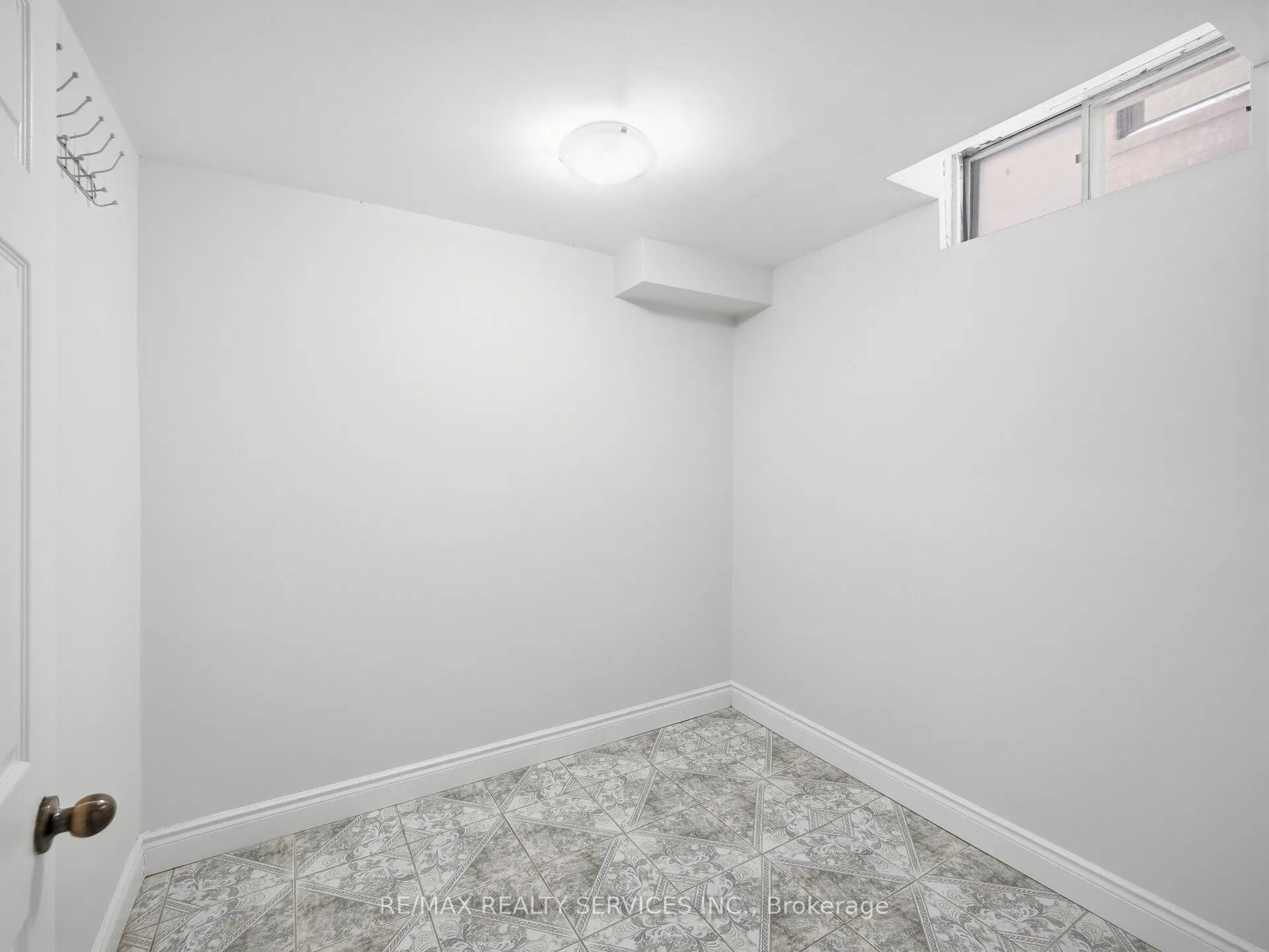 8 Deerpark Crescent
