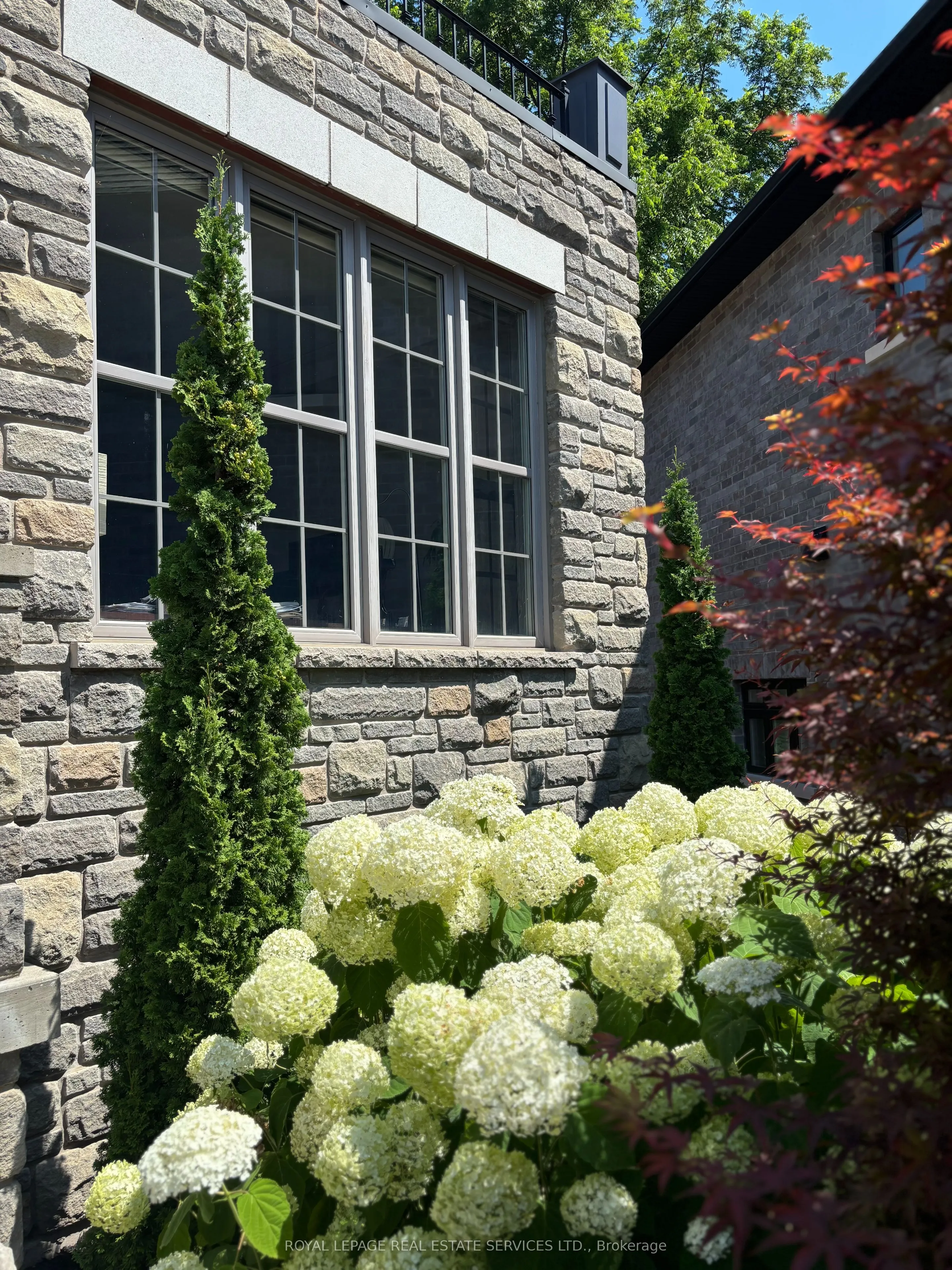 125 Paliser Court