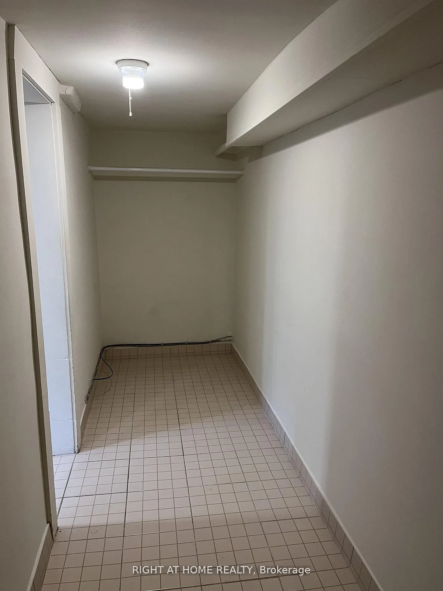 11 Rivercrest Road