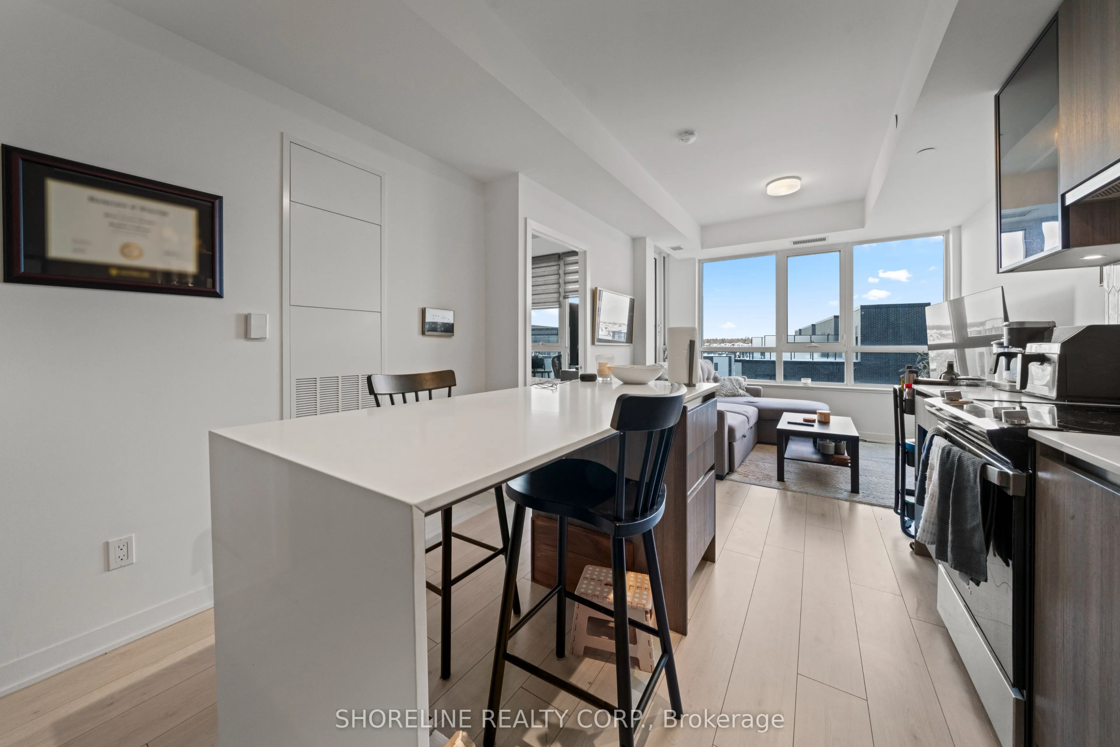 405 Dundas Street W #412