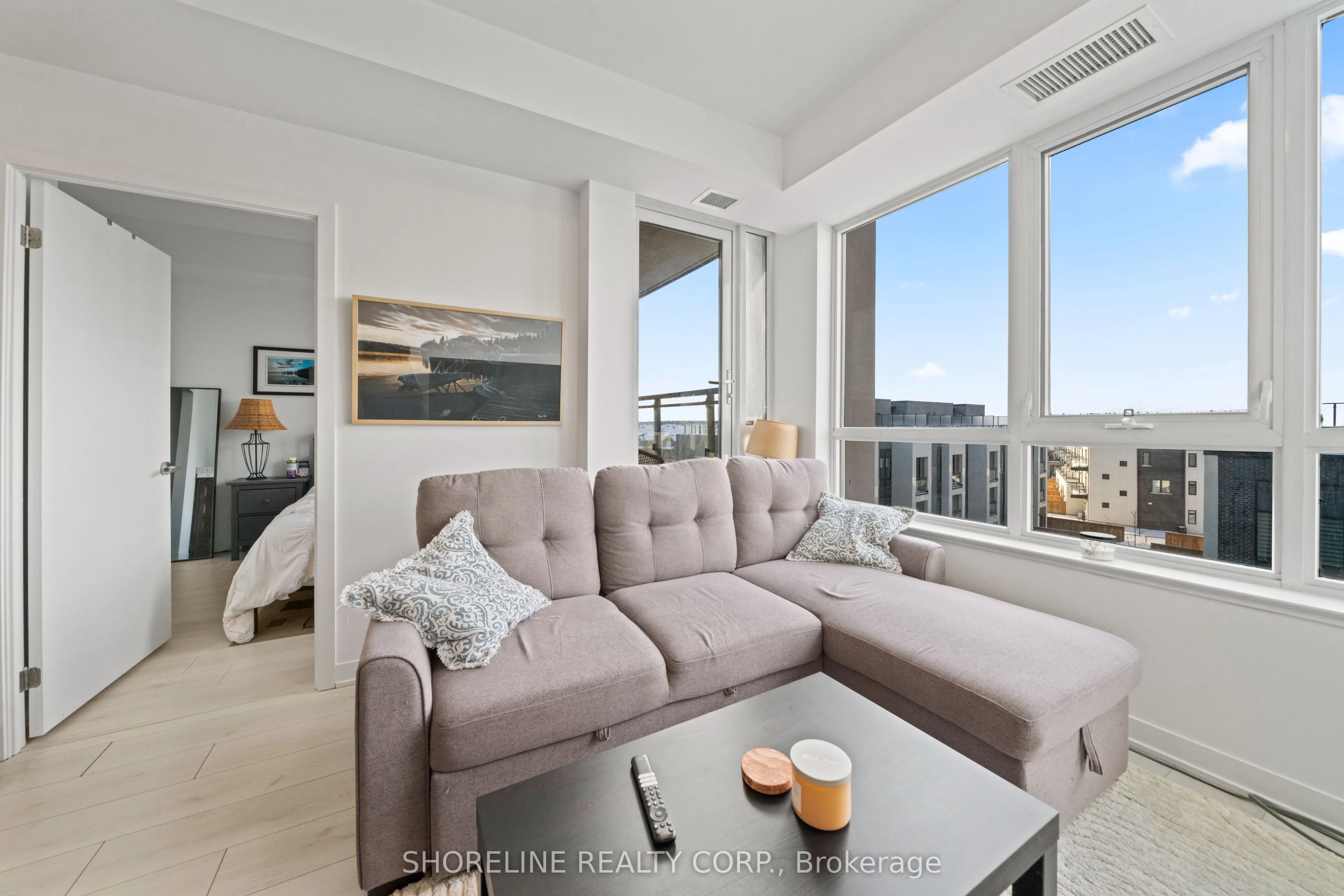 405 Dundas Street W #412