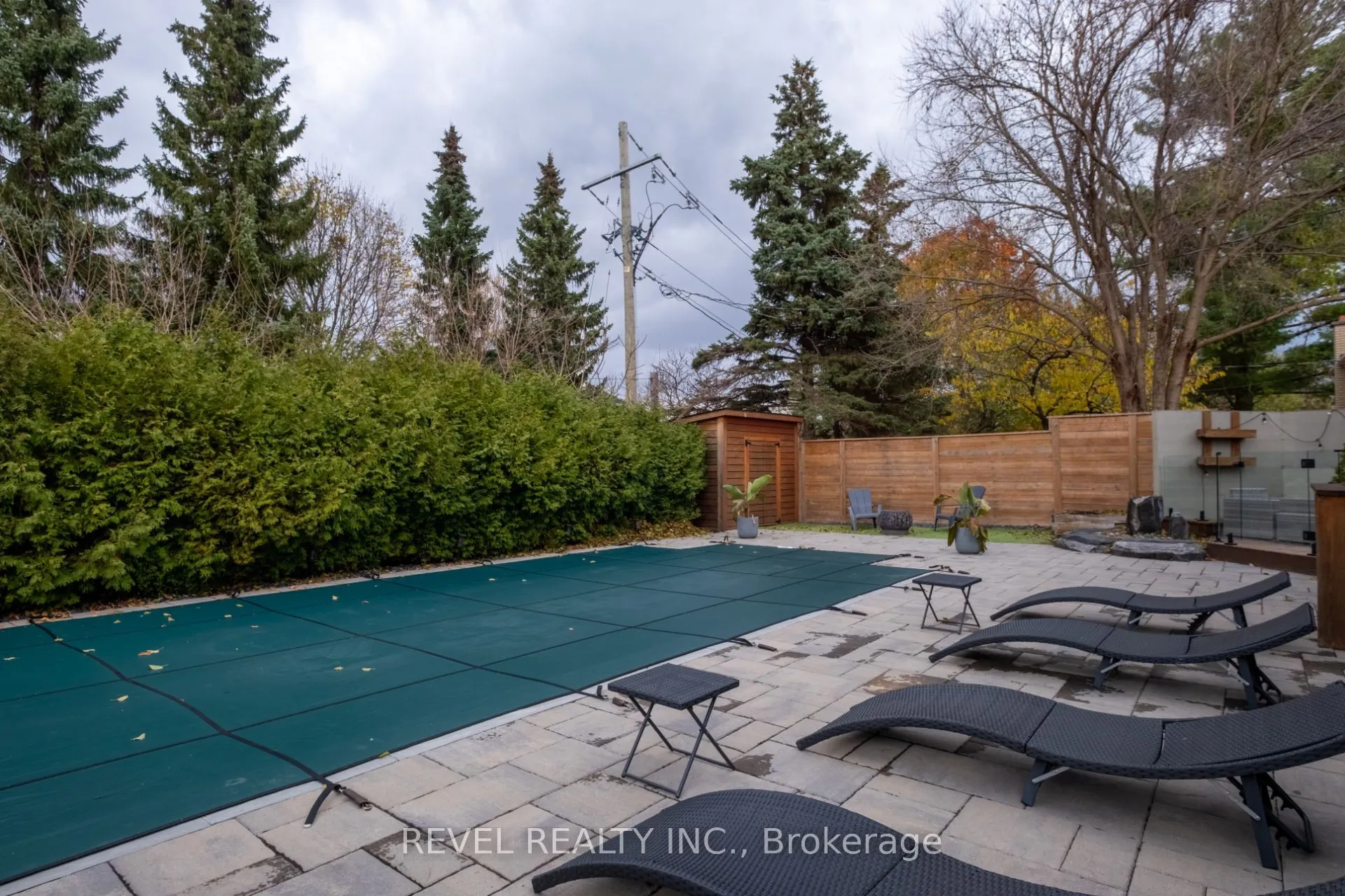 134 Fairwood Place W