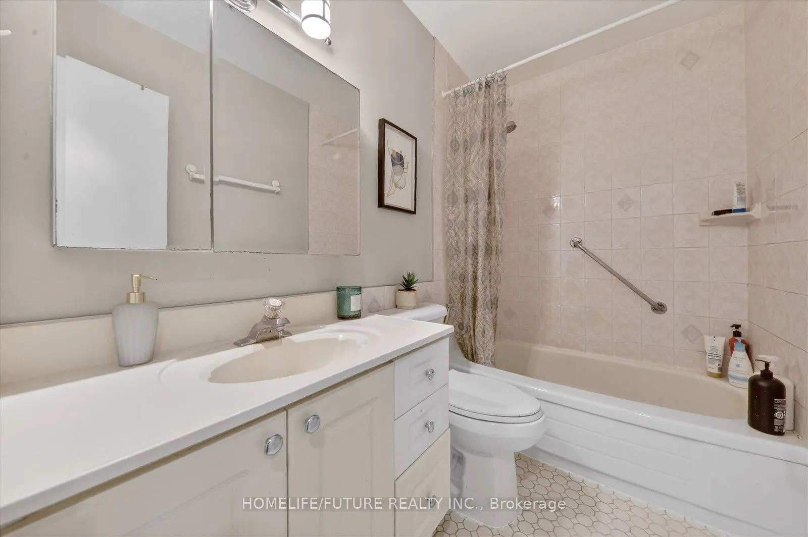 15 Elizabeth Street N #704