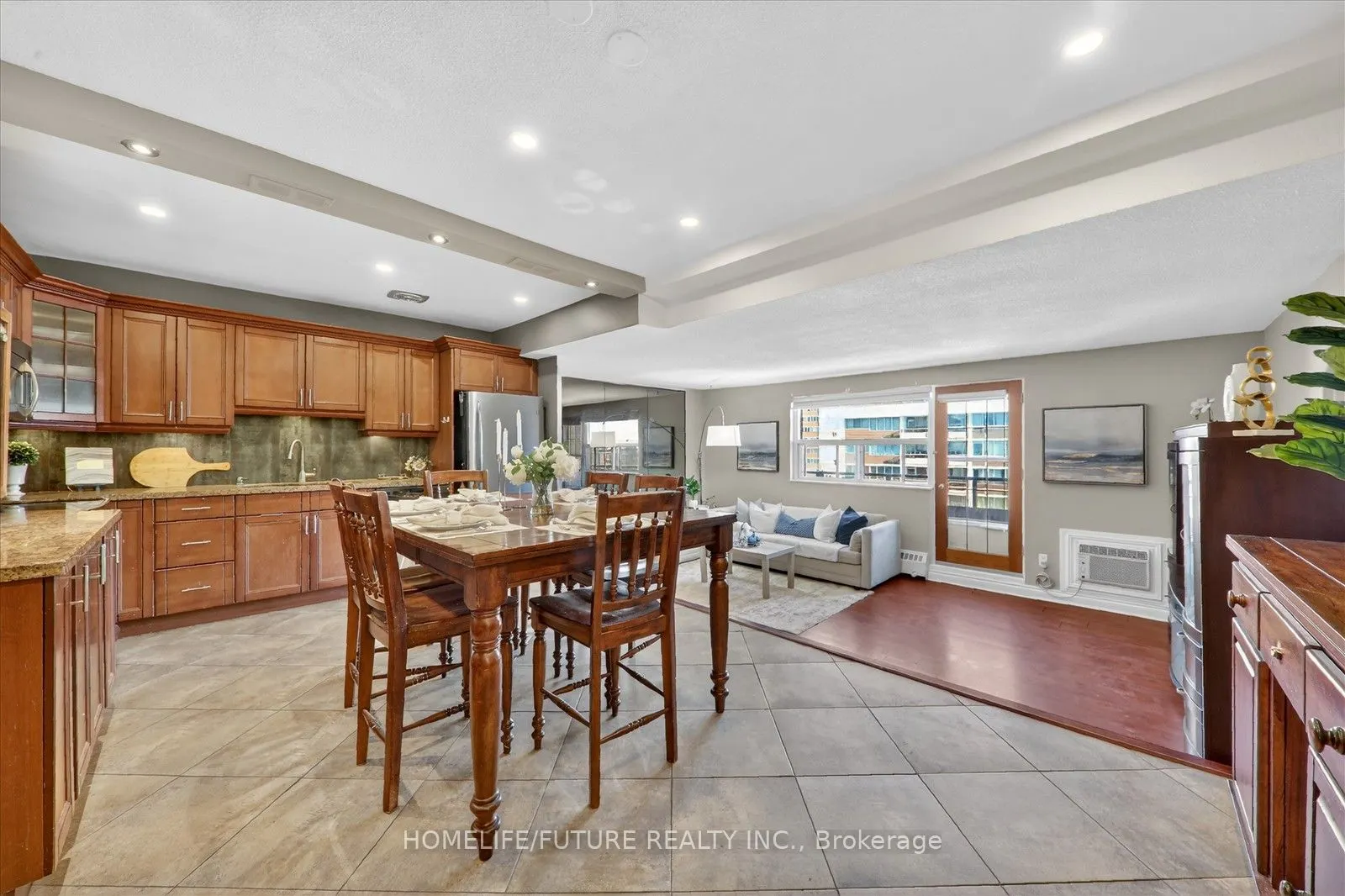 15 Elizabeth Street N #704