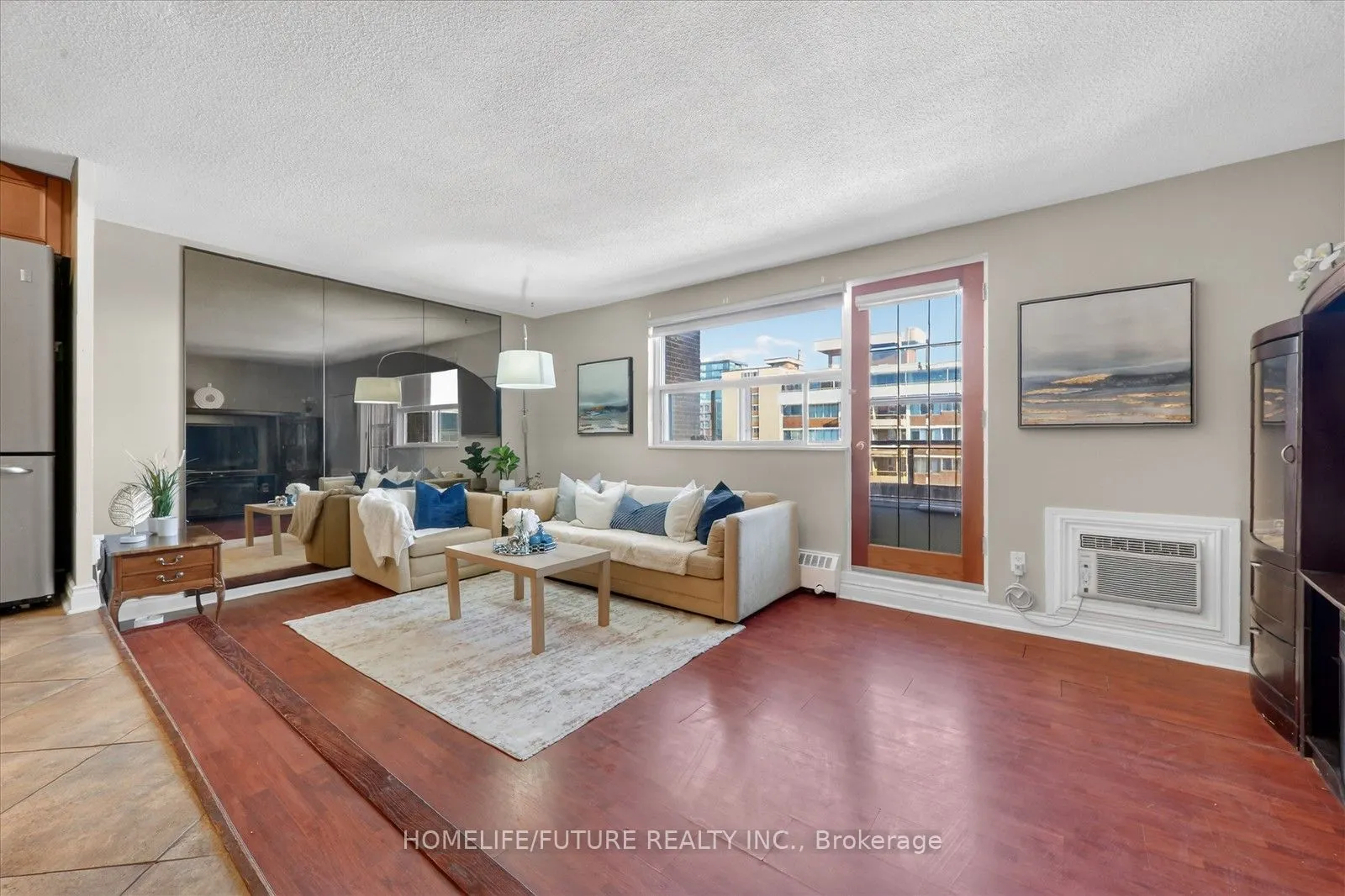 15 Elizabeth Street N #704