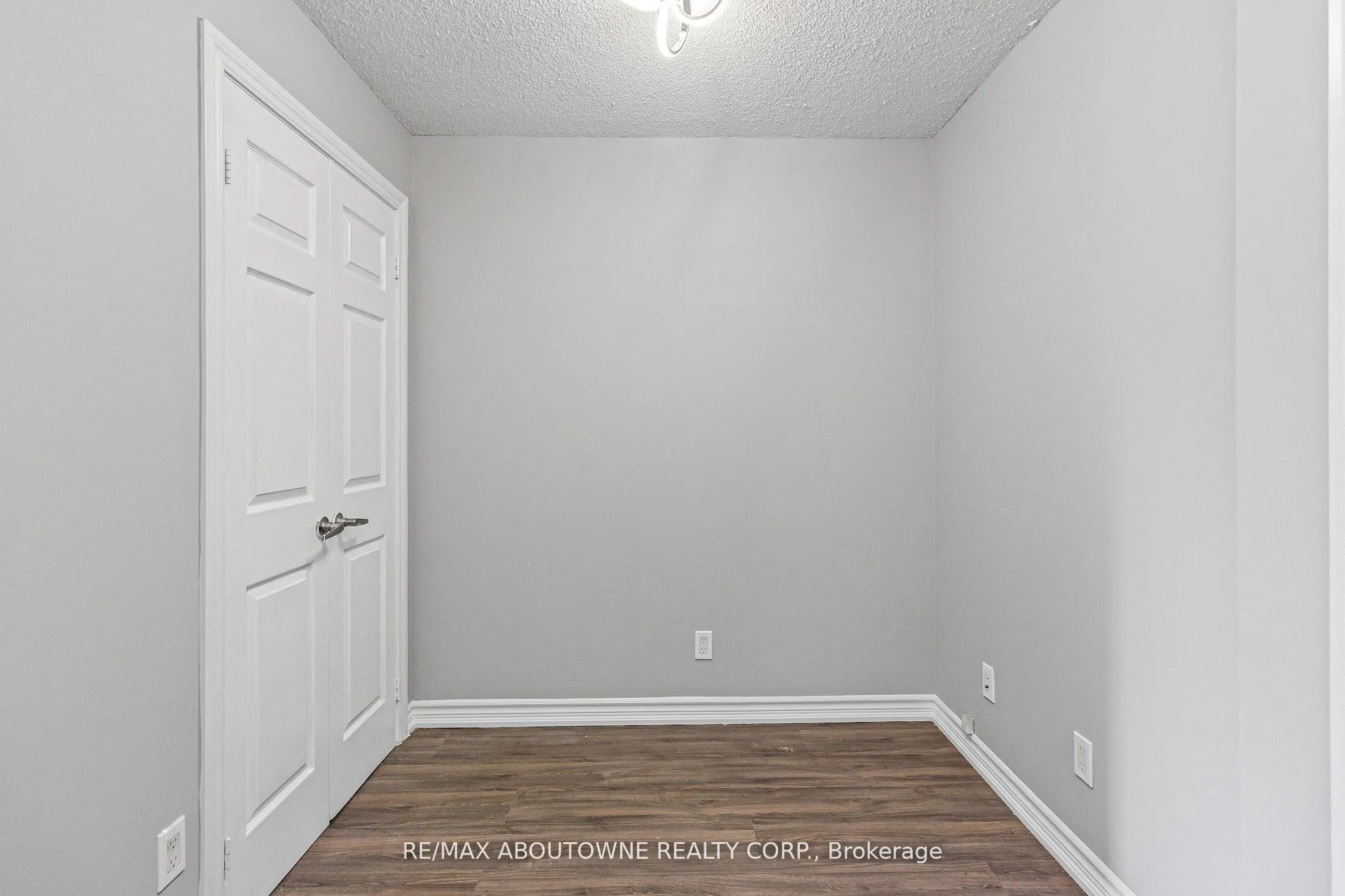 310 Burnhamthorpe Road W #401