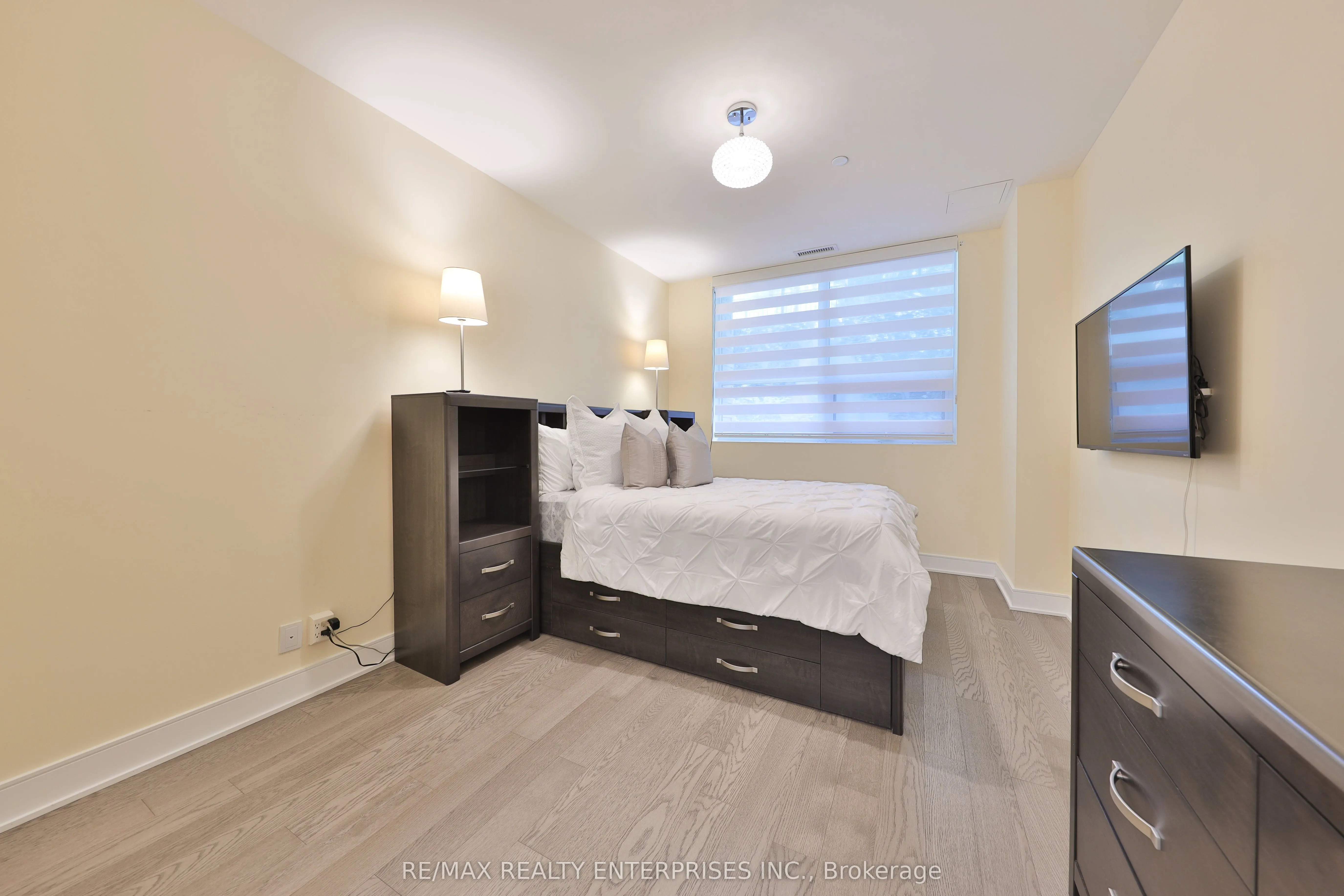 1575 Lakeshore Road W #GR17