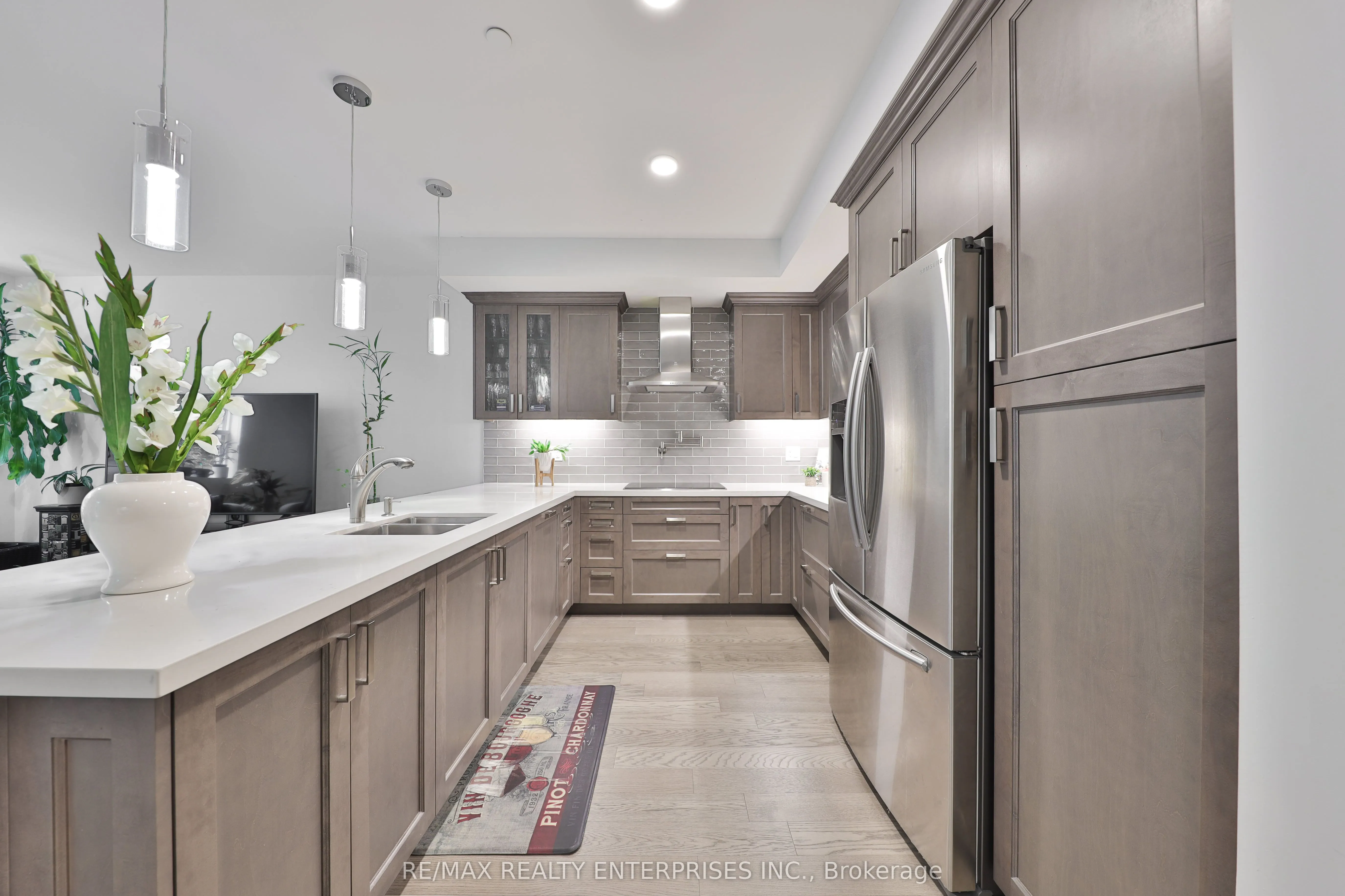 1575 Lakeshore Road W #GR17