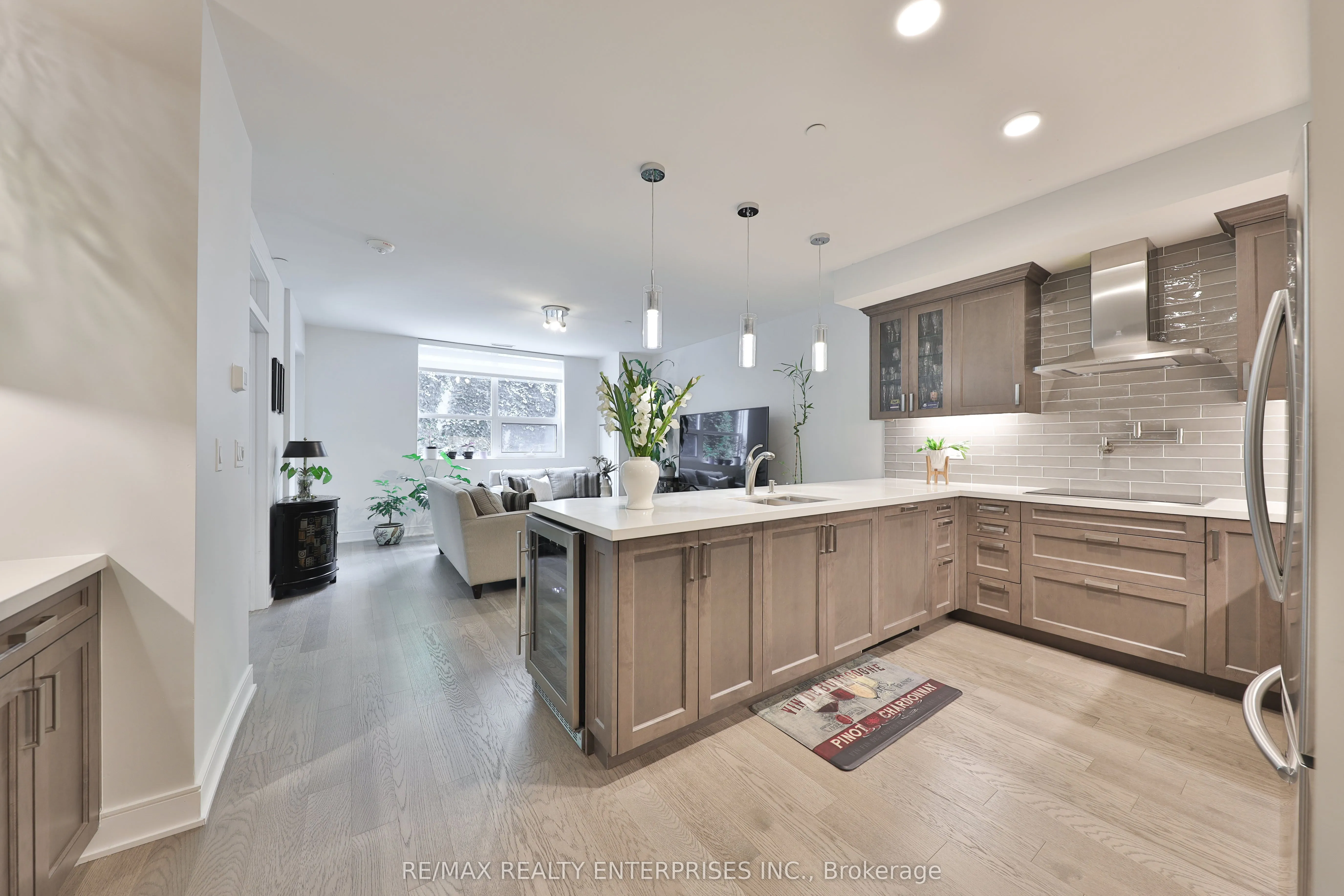 1575 Lakeshore Road W #GR17