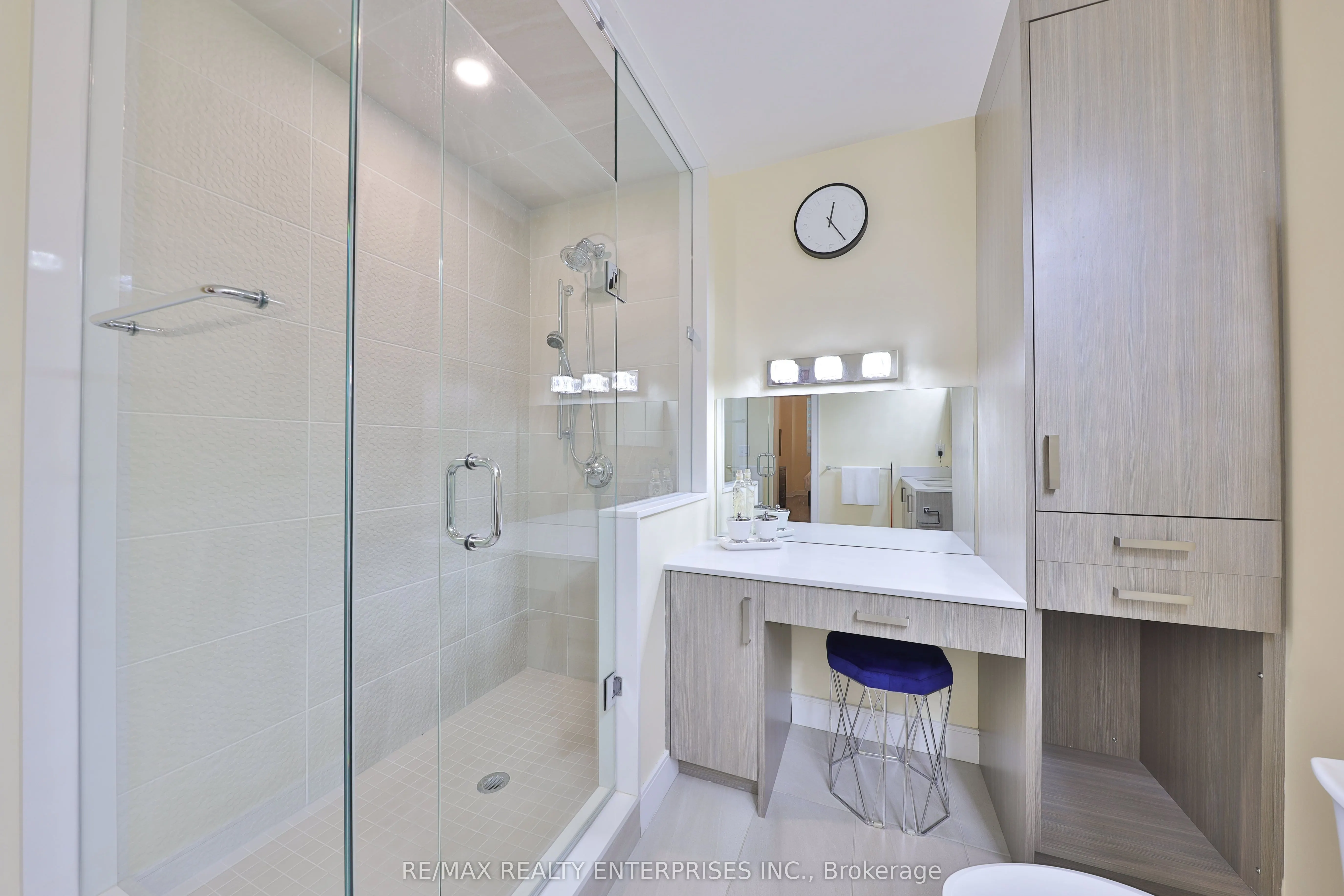 1575 Lakeshore Road W #GR17