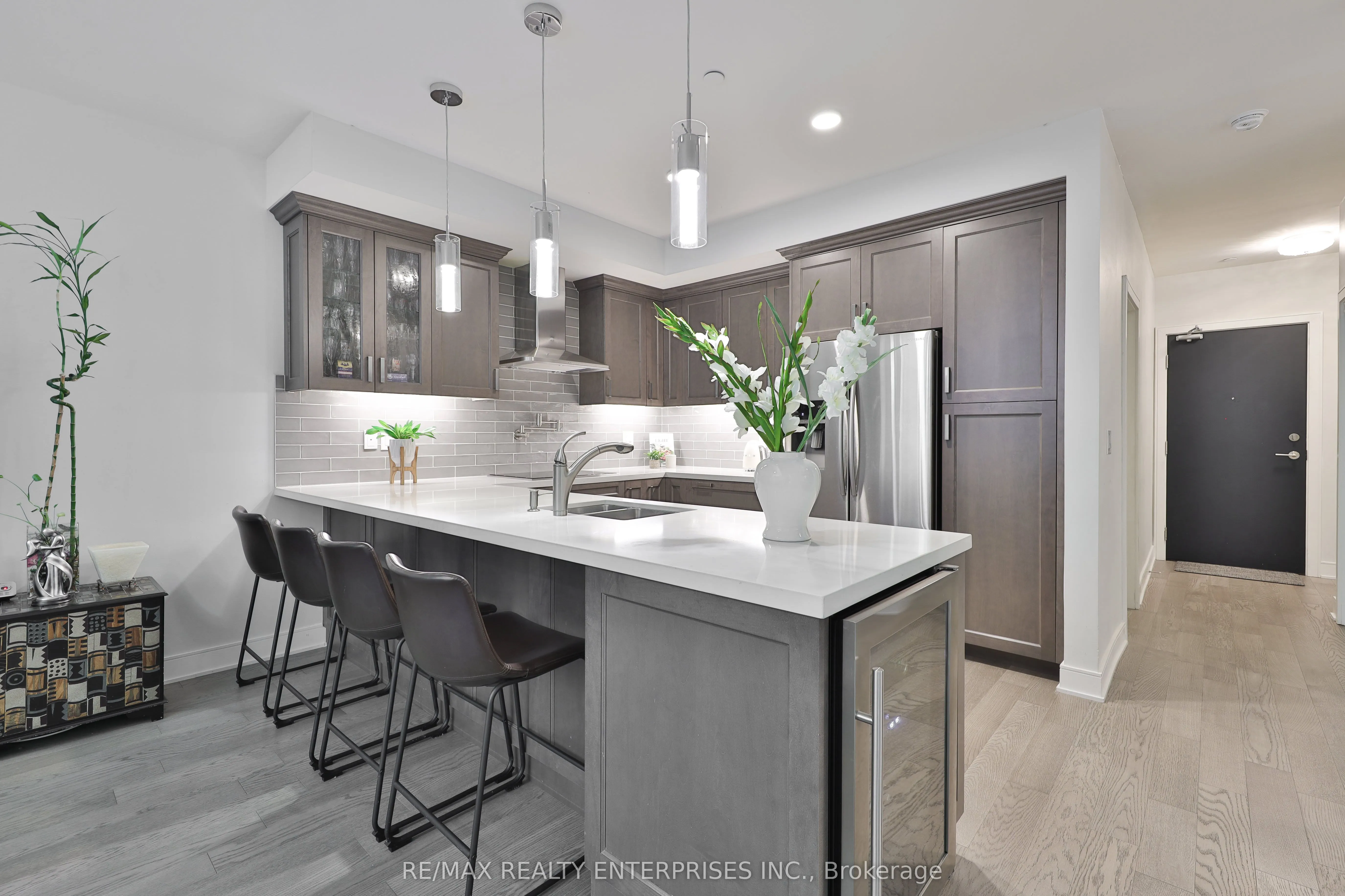 1575 Lakeshore Road W #GR17