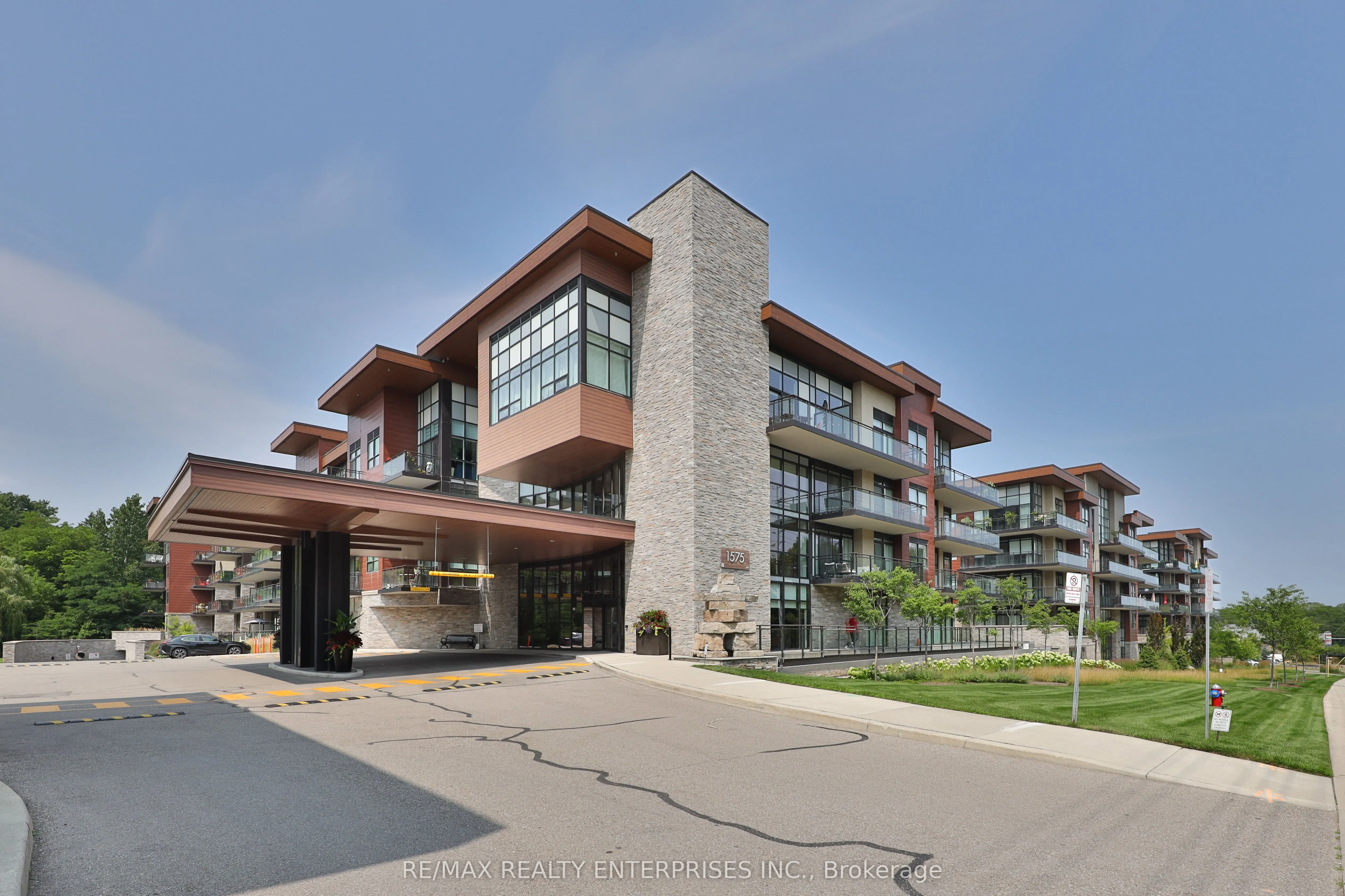 1575 Lakeshore Road W #GR17
