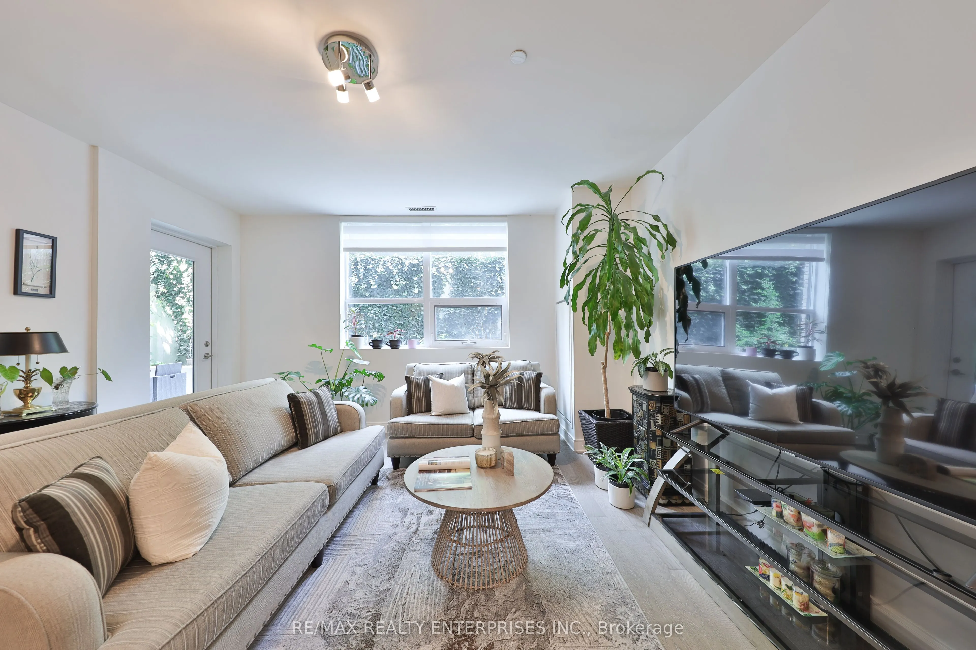 1575 Lakeshore Road W #GR17