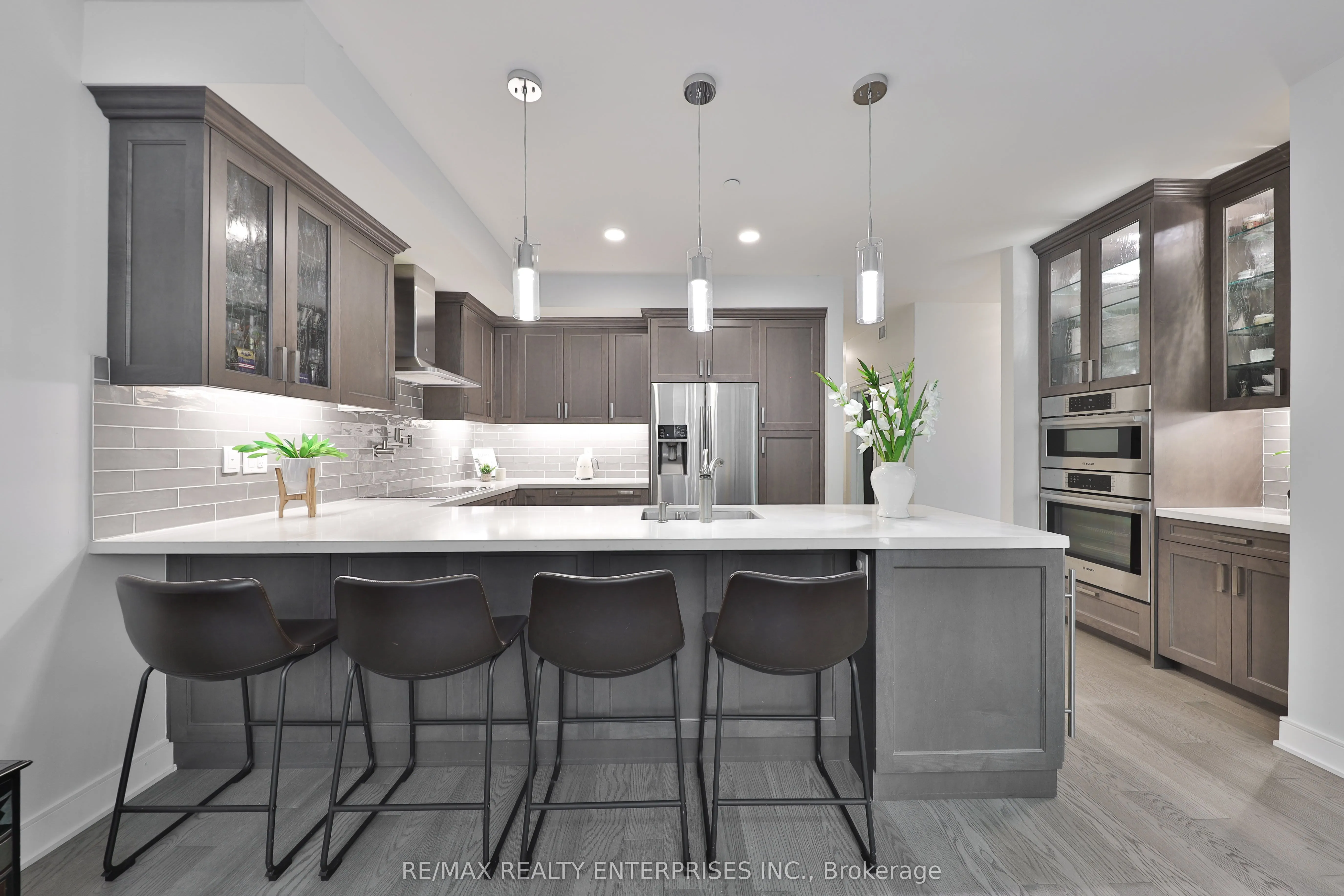 1575 Lakeshore Road W #GR17