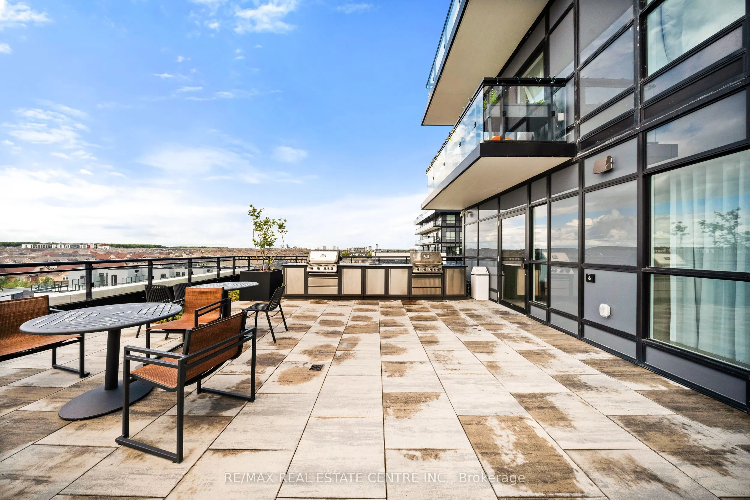 405 Dundas Street W #316