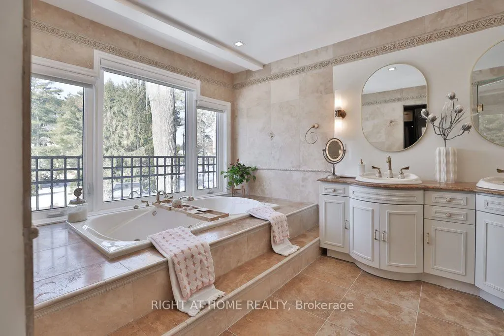 471 Country Club Crescent