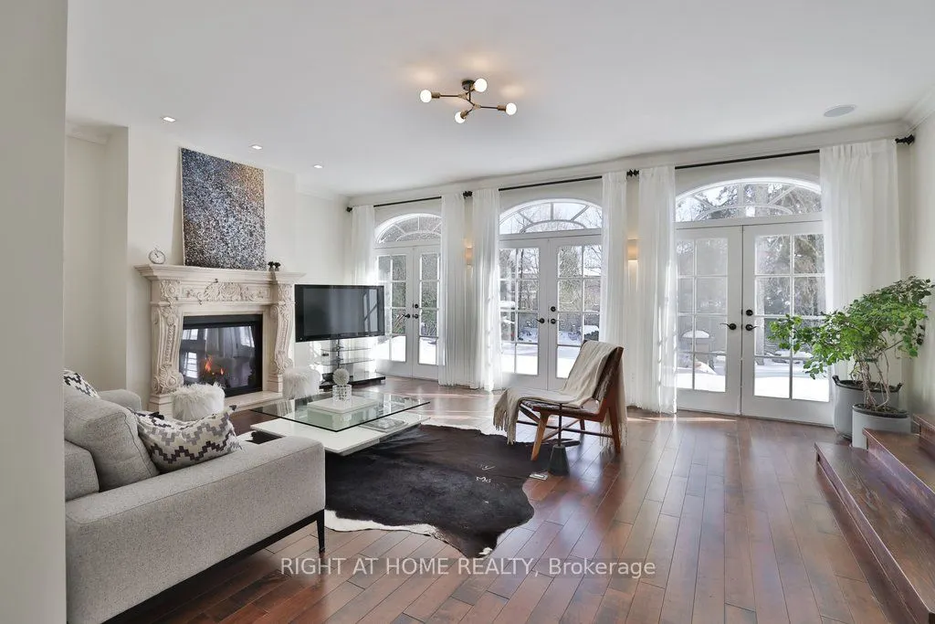471 Country Club Crescent