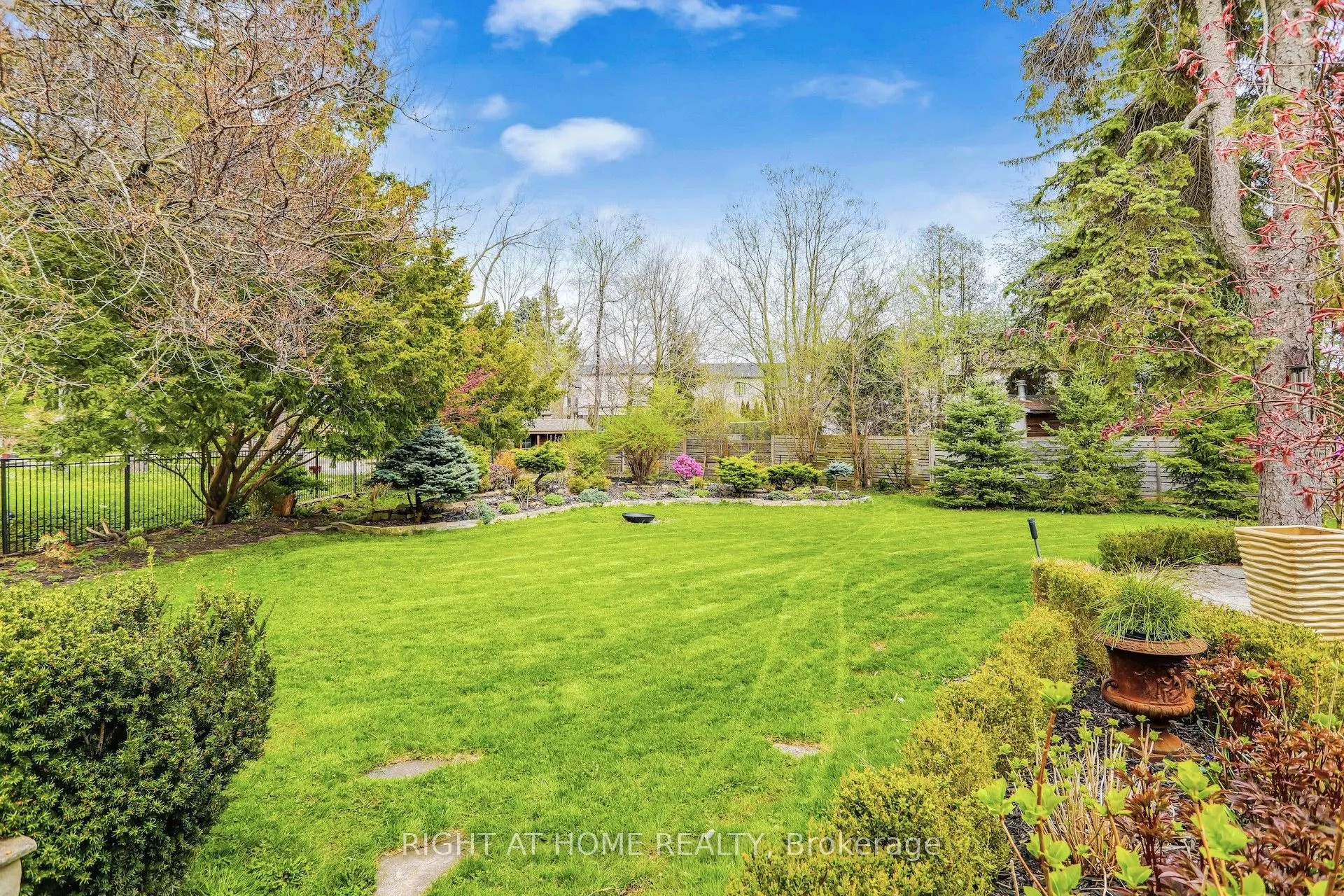 471 Country Club Crescent