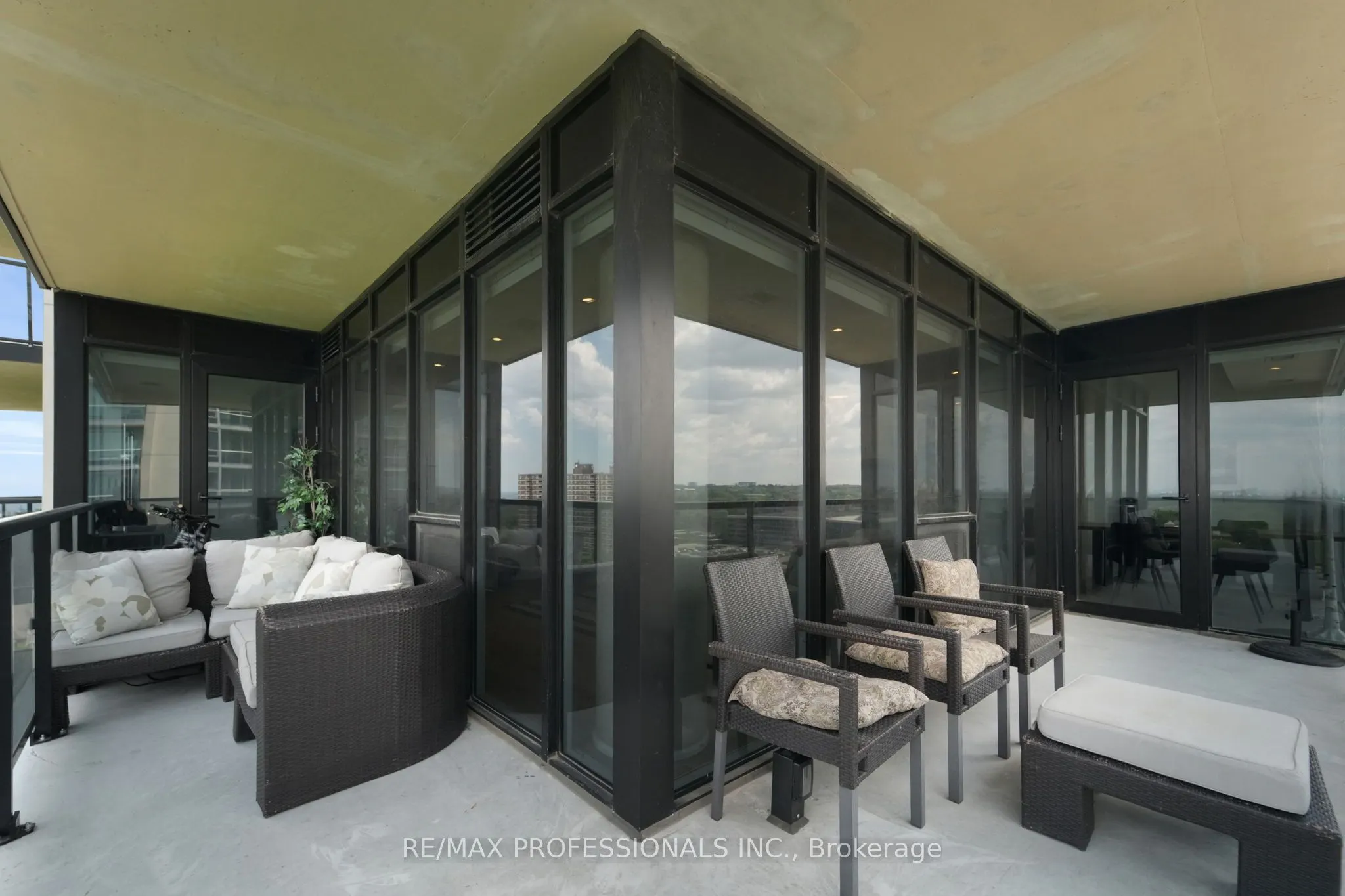 1035 Southdown Road #1402
