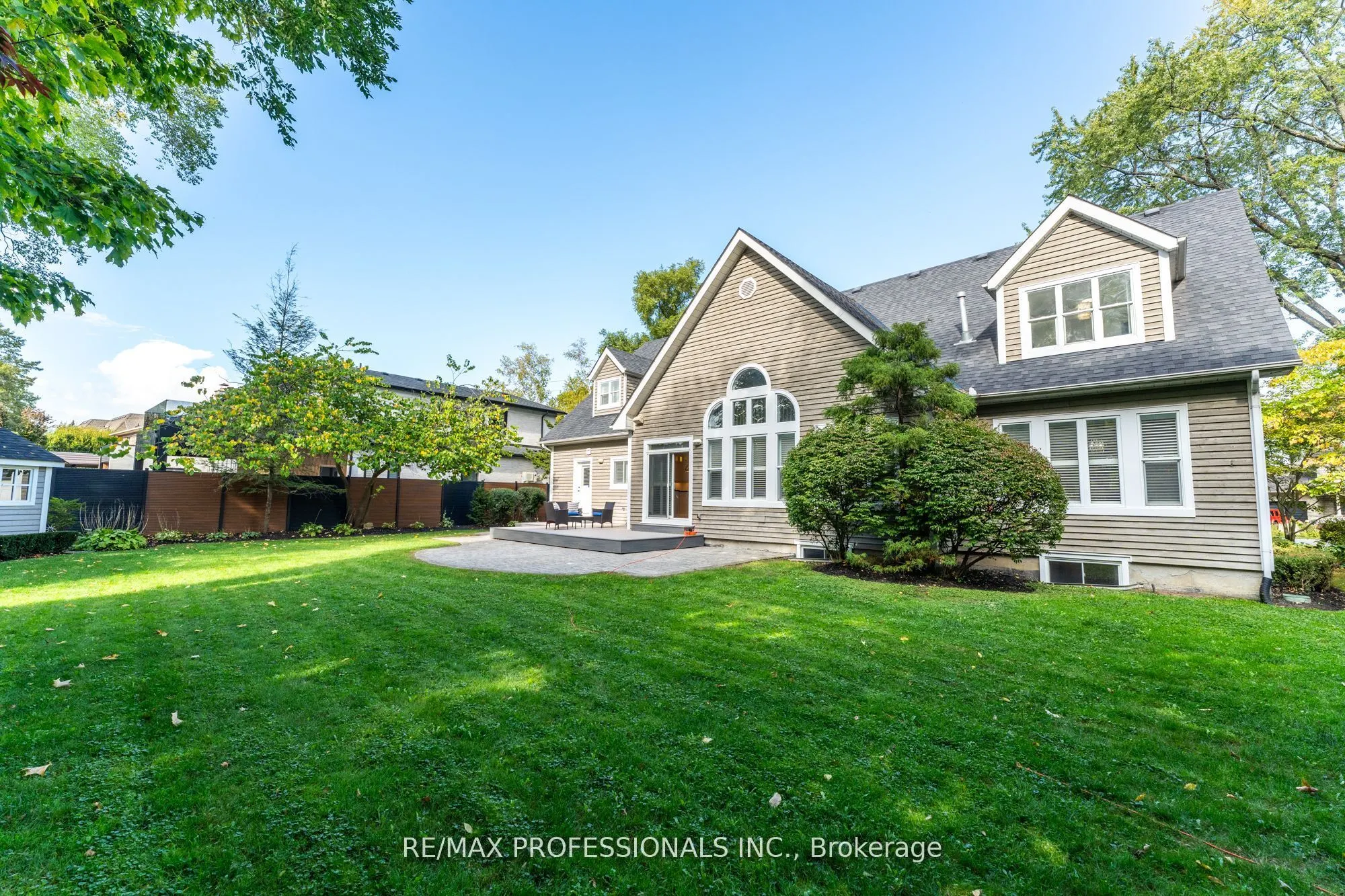354 Country Club Crescent