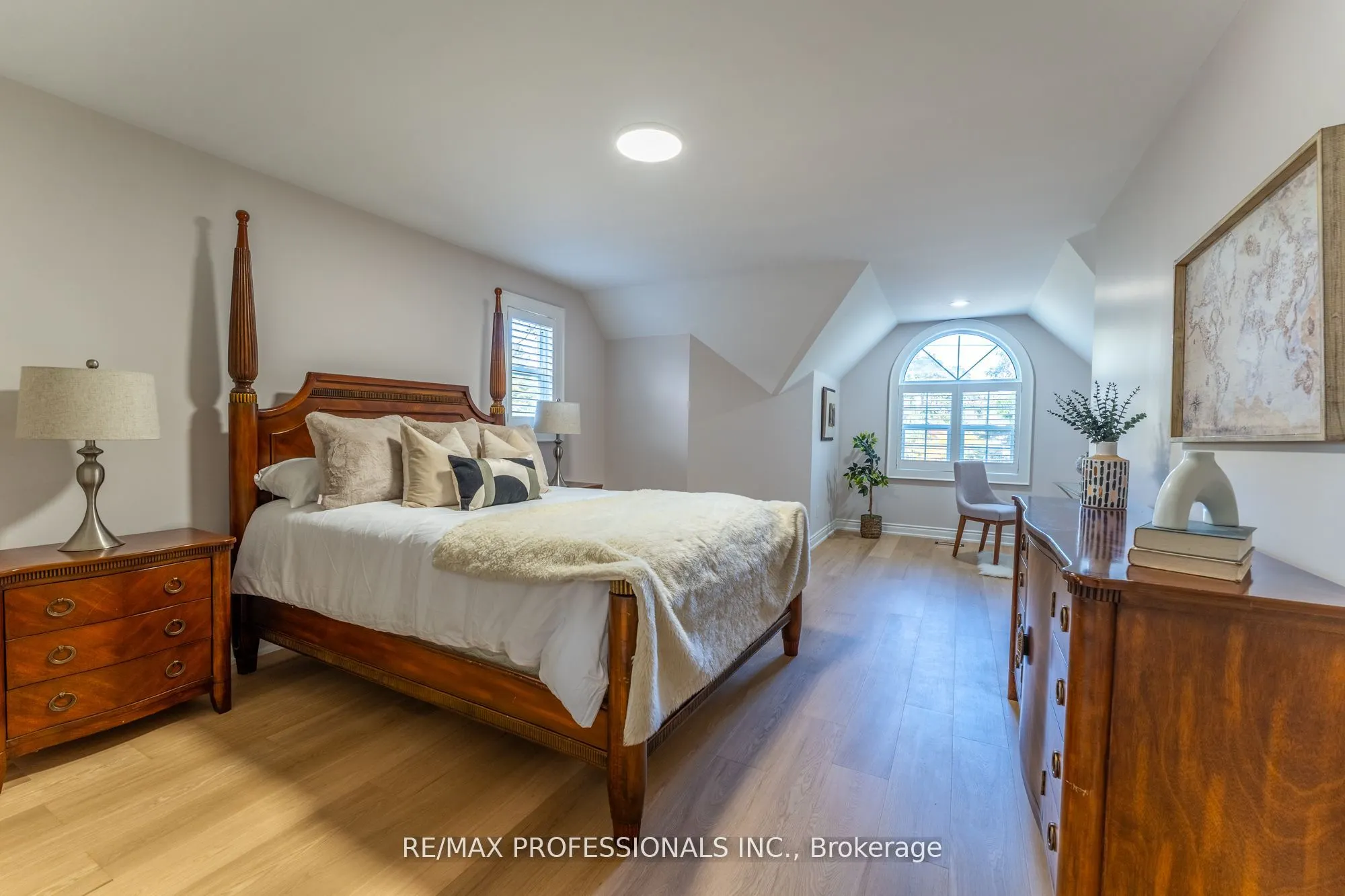 354 Country Club Crescent
