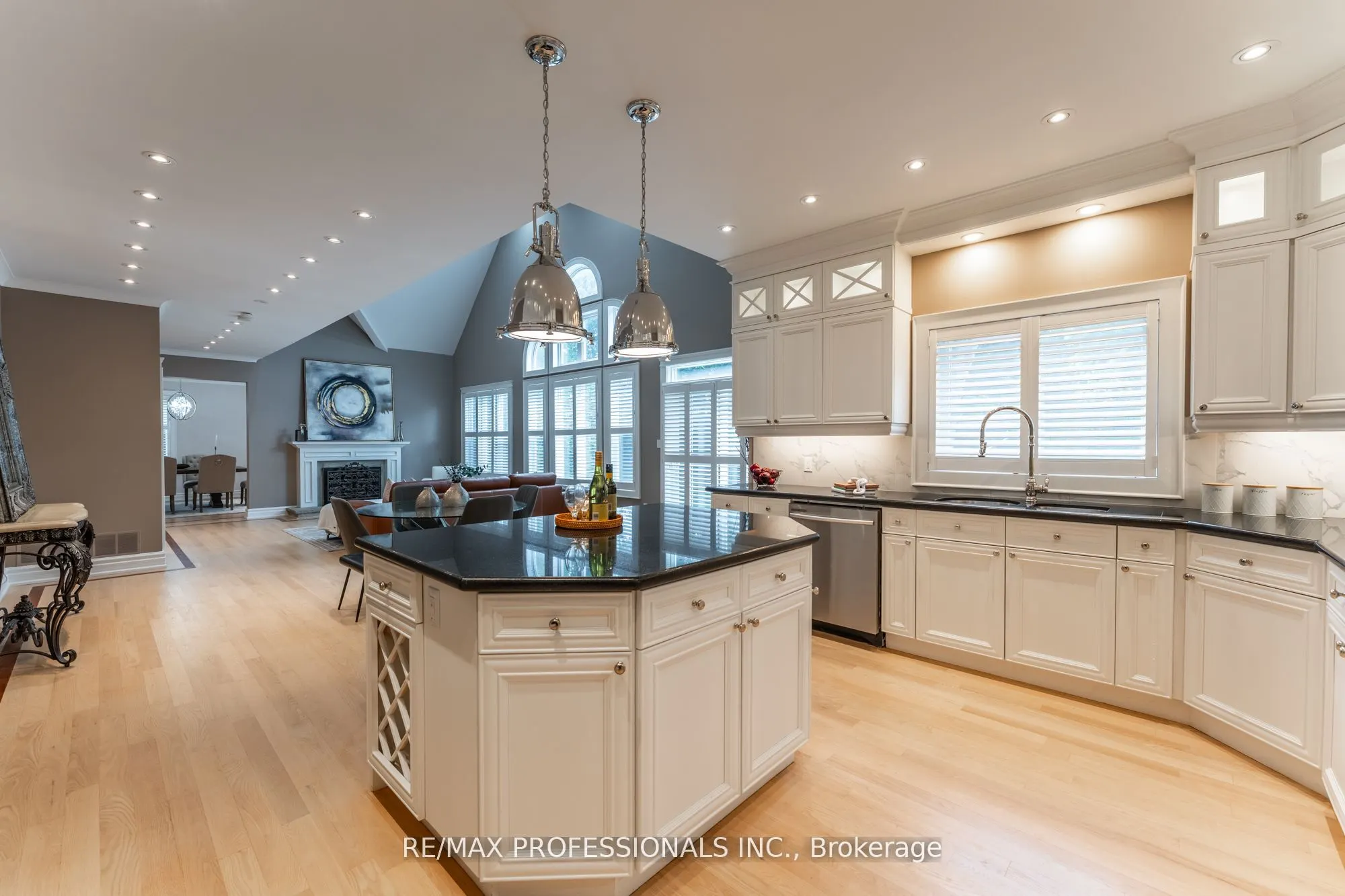 354 Country Club Crescent