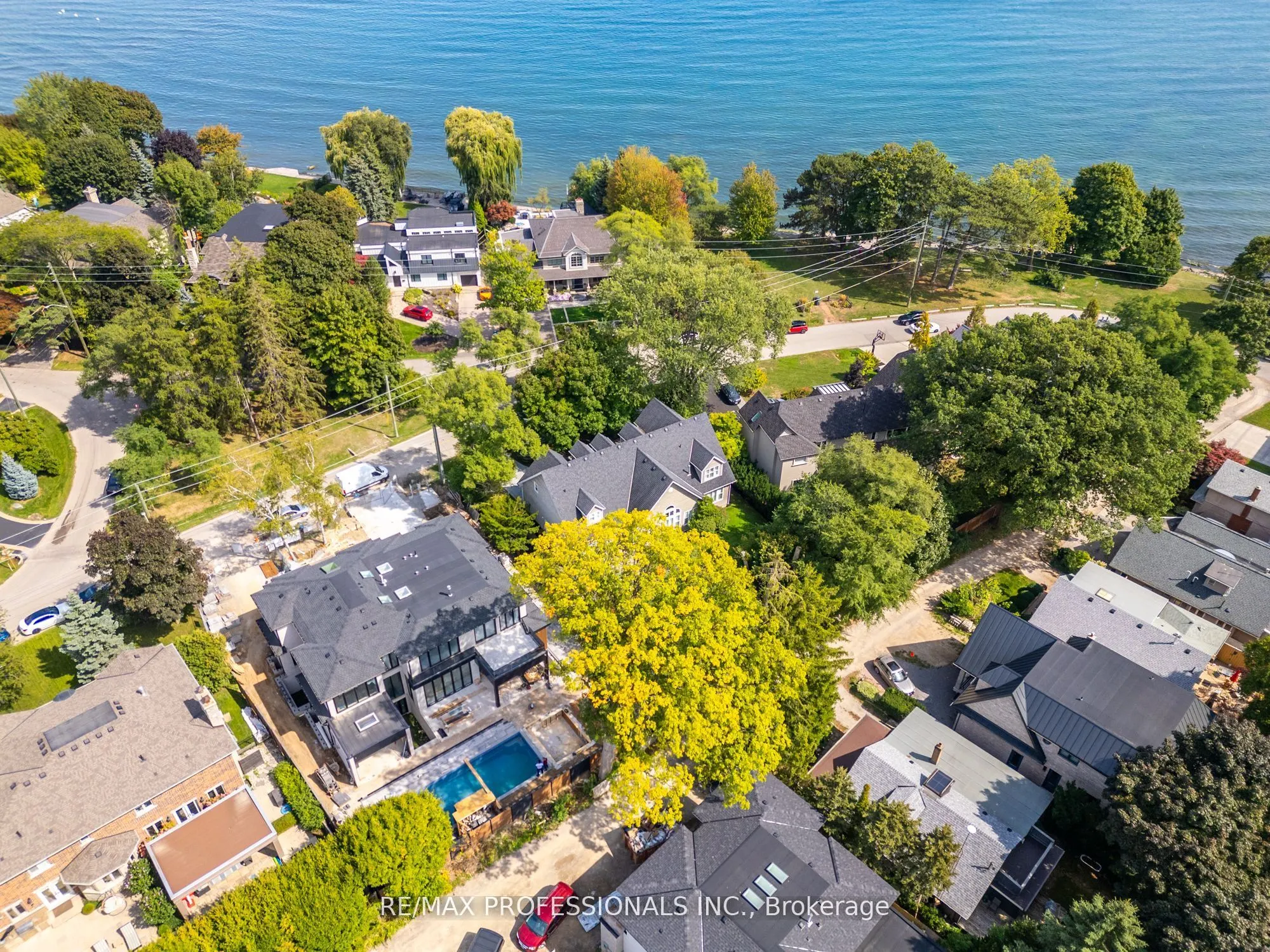 354 Country Club Crescent
