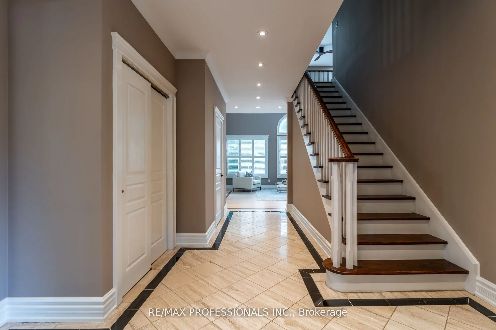 354 Country Club Crescent