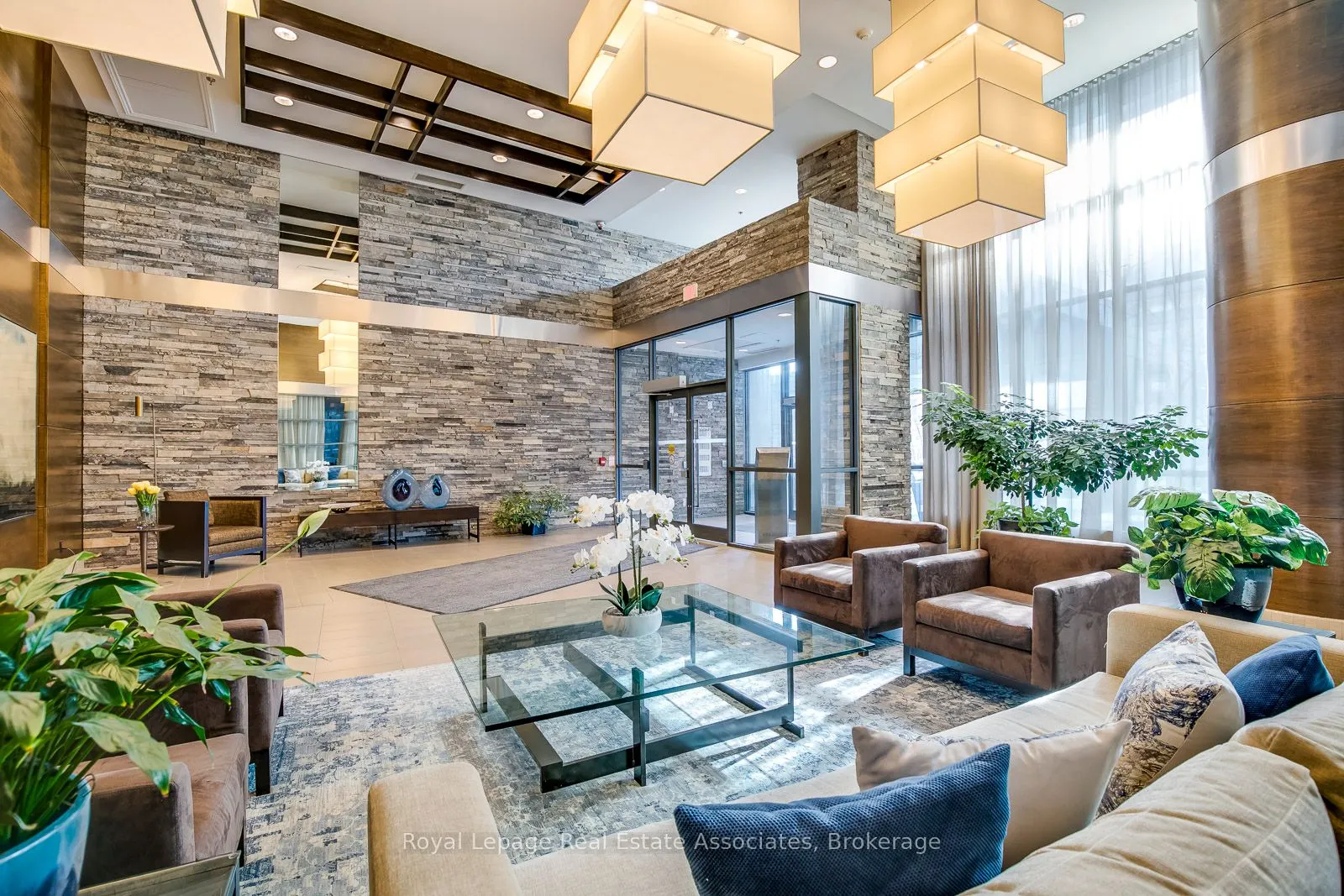 1 Hurontario Street #308