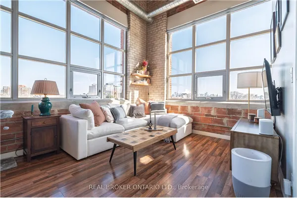 2154 Dundas Street W #PH3