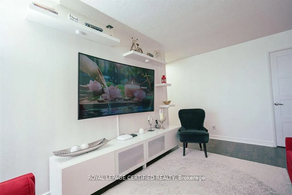 145 Hillcrest Avenue #1907