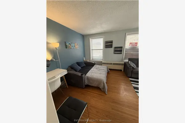 51 Queen Street East Street S #4