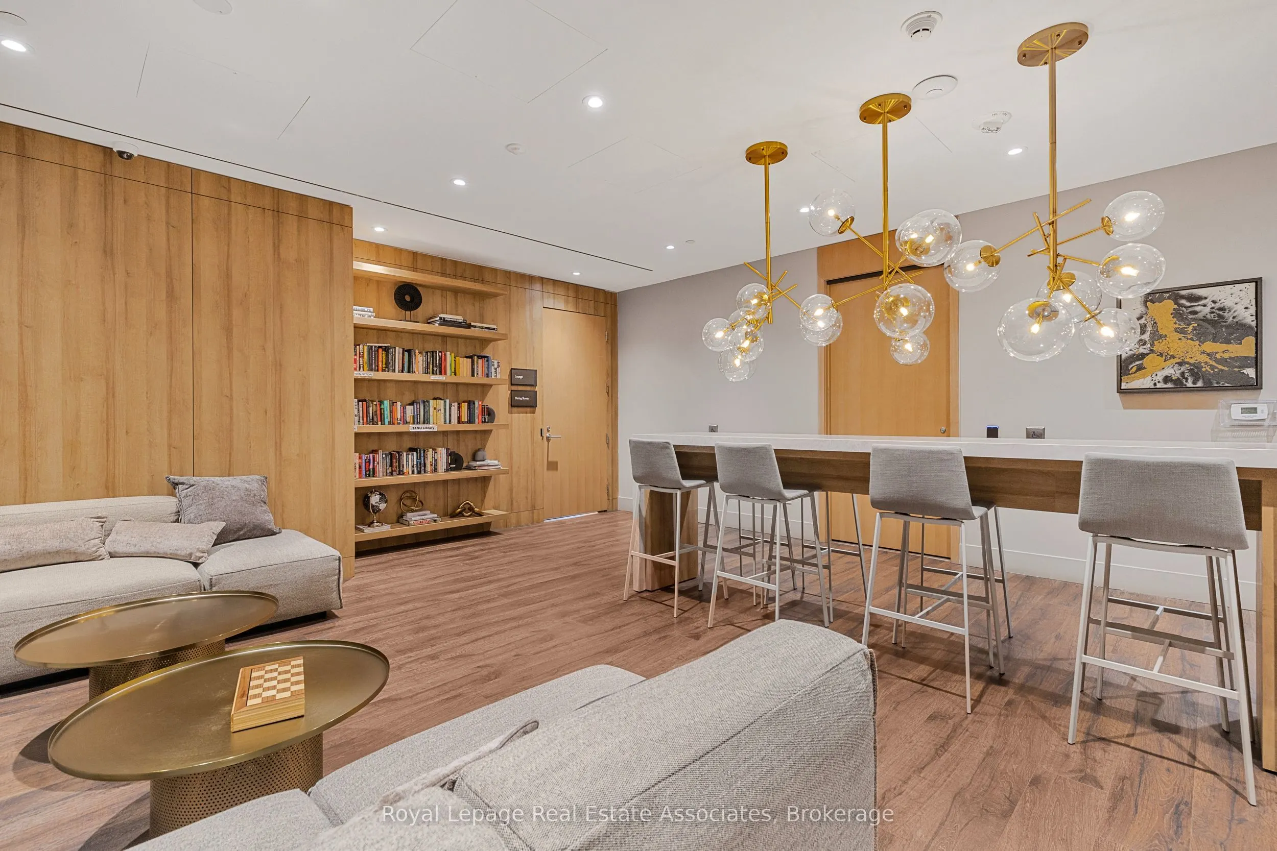 21 Park Street E #805
