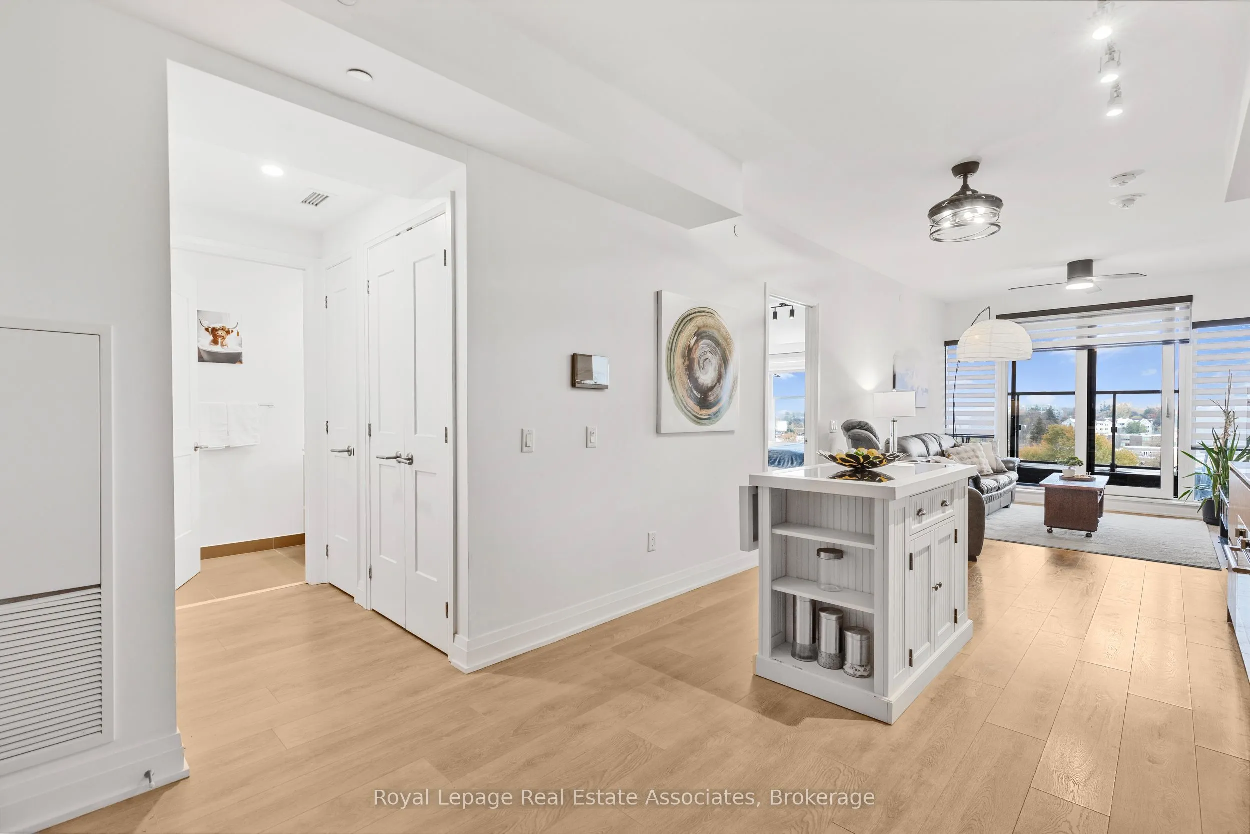 21 Park Street E #805